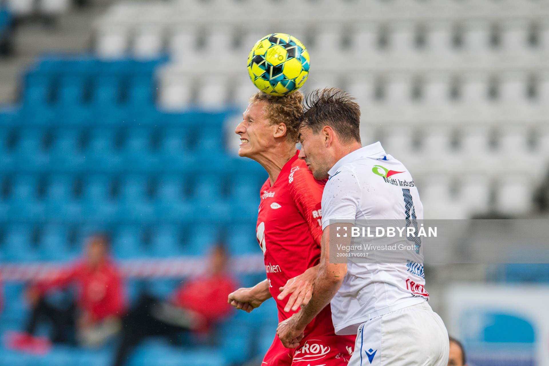 Kristoffer Barmen of Brann and Fredrik Pallesen Knudsen of Haugesund during the Eliteserien football match between Haugesund and Brann on June 17, 2020 in Haugesund.