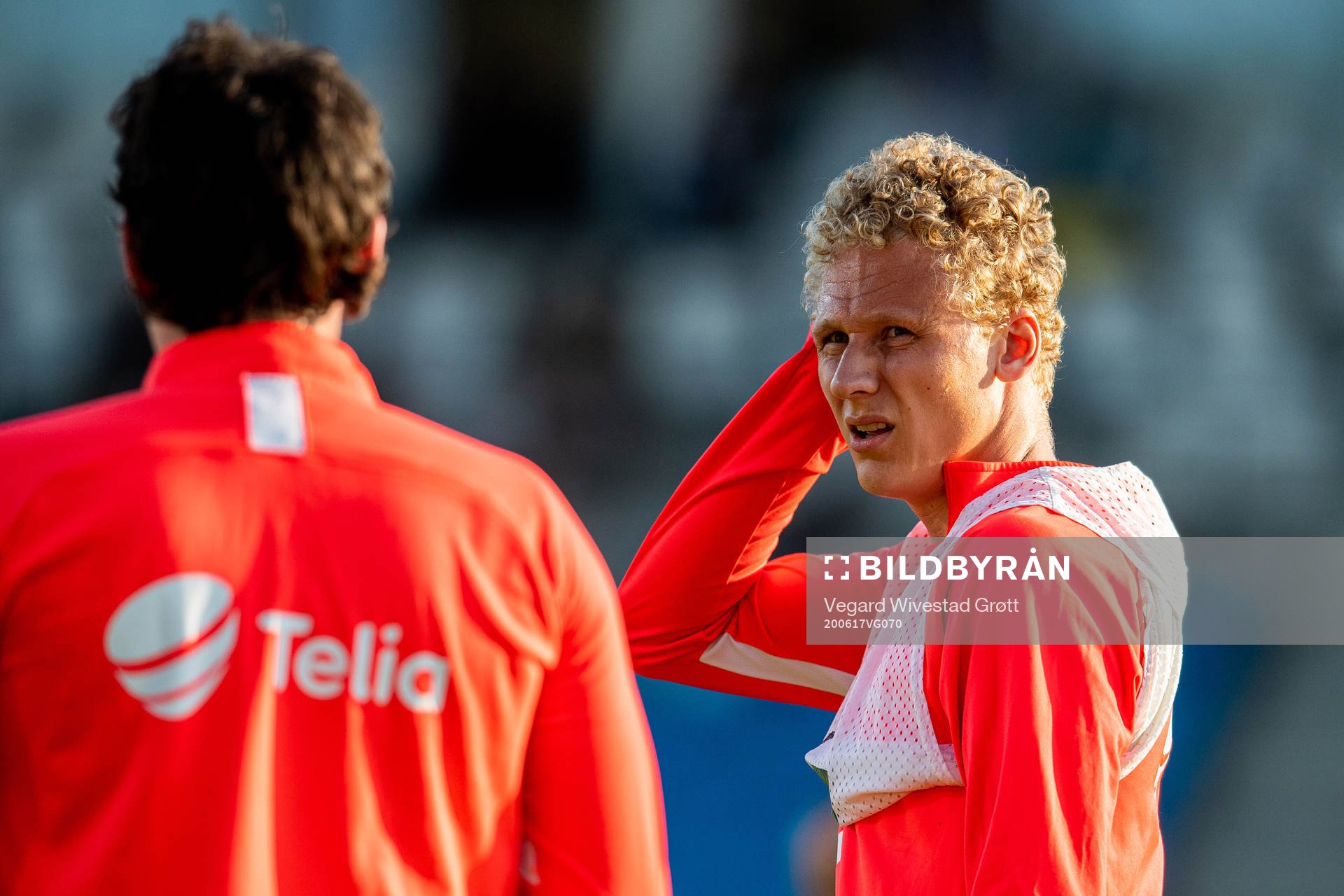 Kristoffer Barmen of Brann warms up