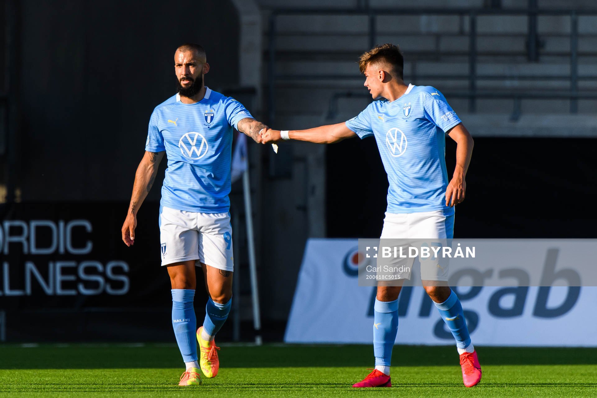 Malmö FFs Guillermo Molins jublar med Rasmus Bengtsson