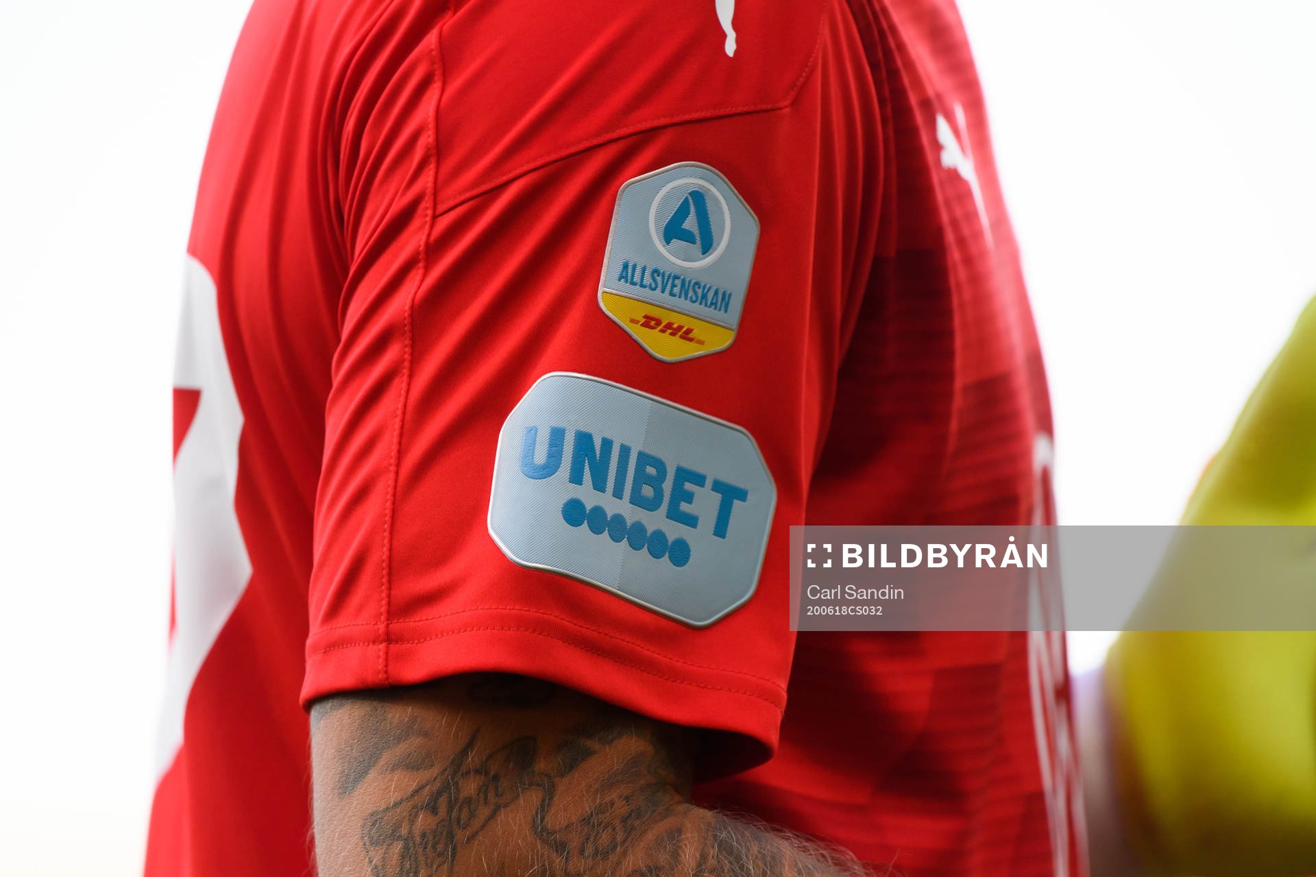 Loggan för Allsvenskan och Unibet på en tröja under fotbollsmatchen i Allsvenskan mellan Häcken och Malmö FF den 18 juni 2020 i Göteborg.