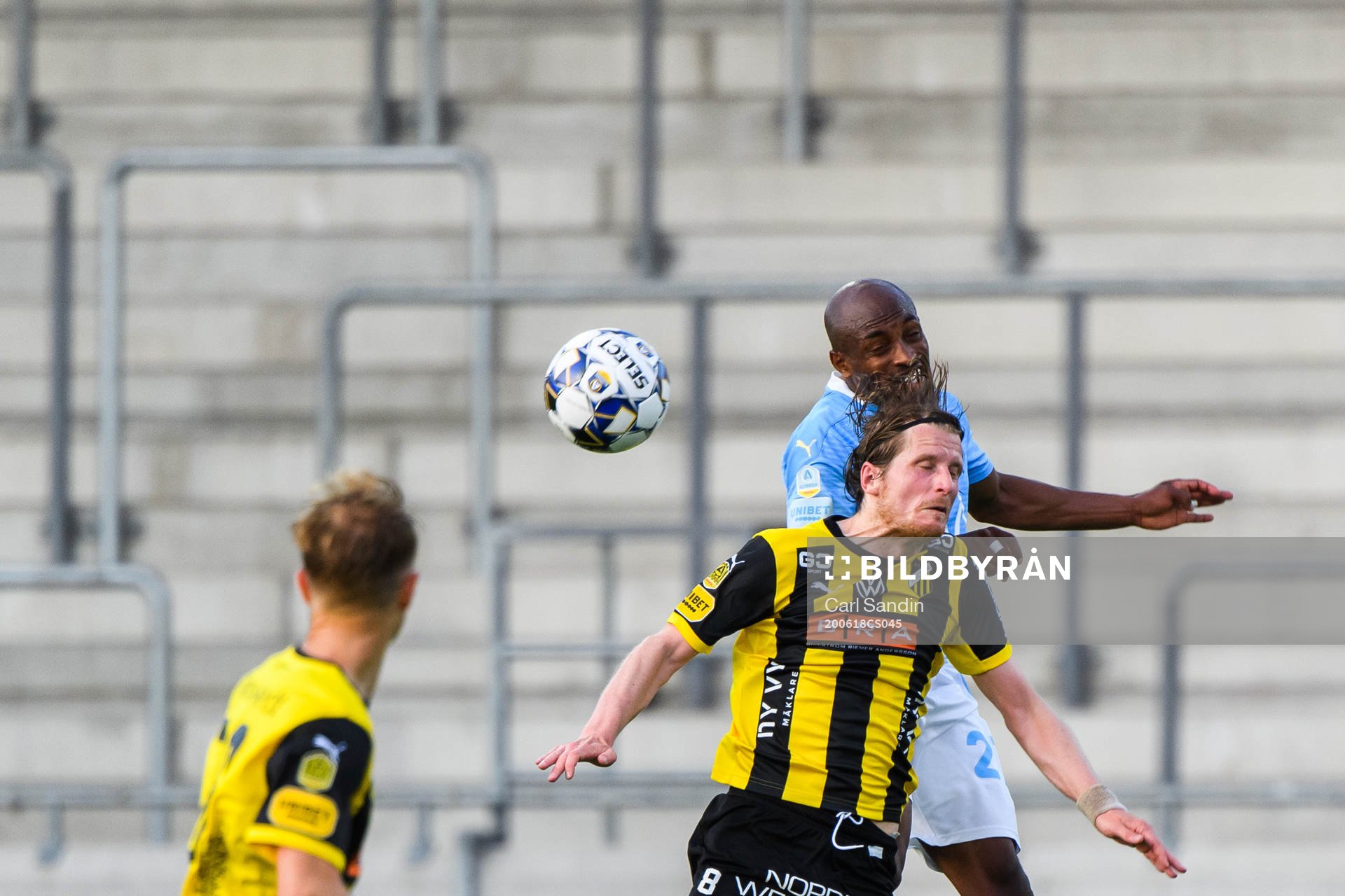 Häckens Erik Friberg och Malmö FFs Fouad Bachirou