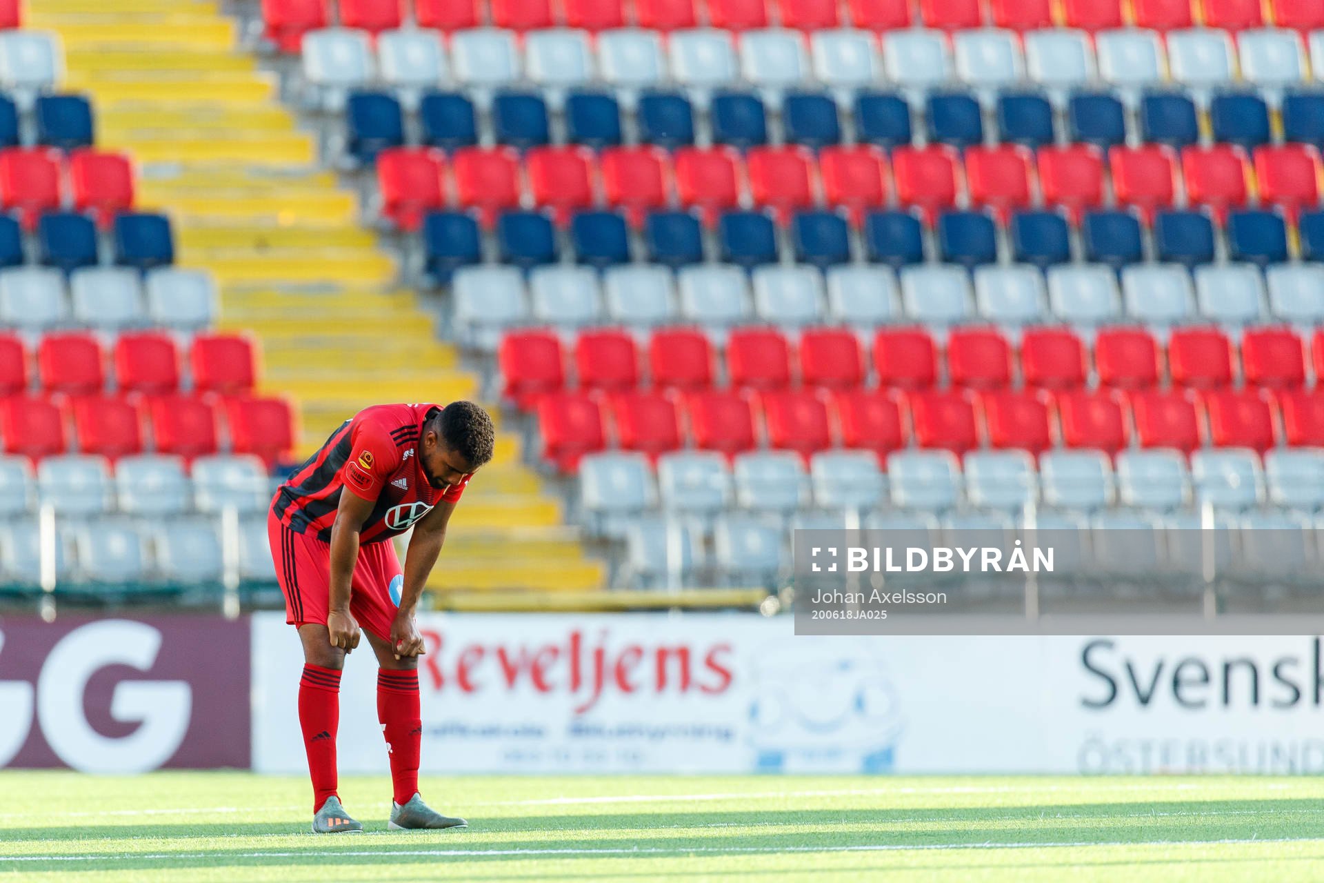 Östersunds Noah Sonko Sundberg deppar
