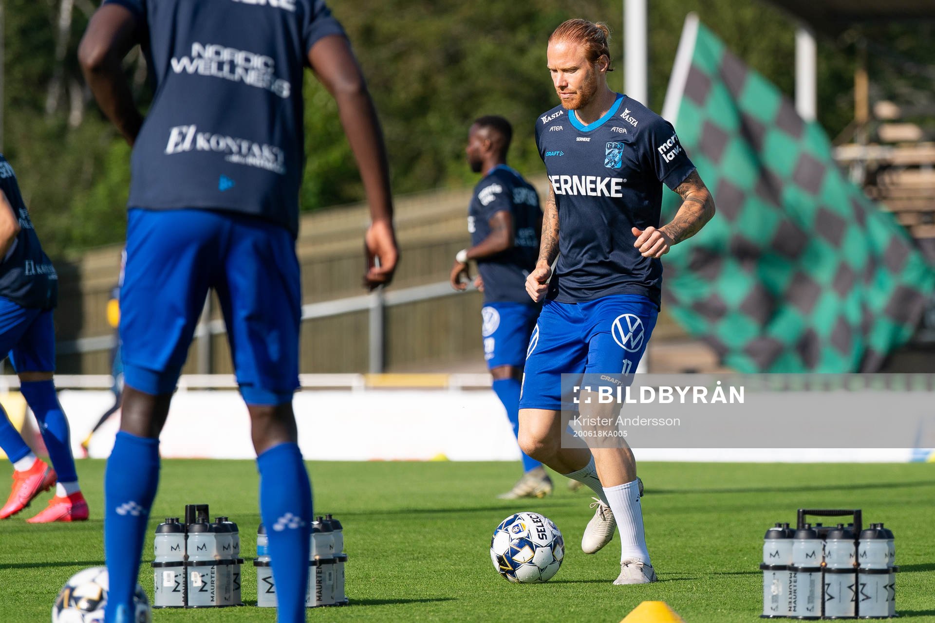 IFK Göteborgs Alexander Farnerud före fotbollsmatchen i