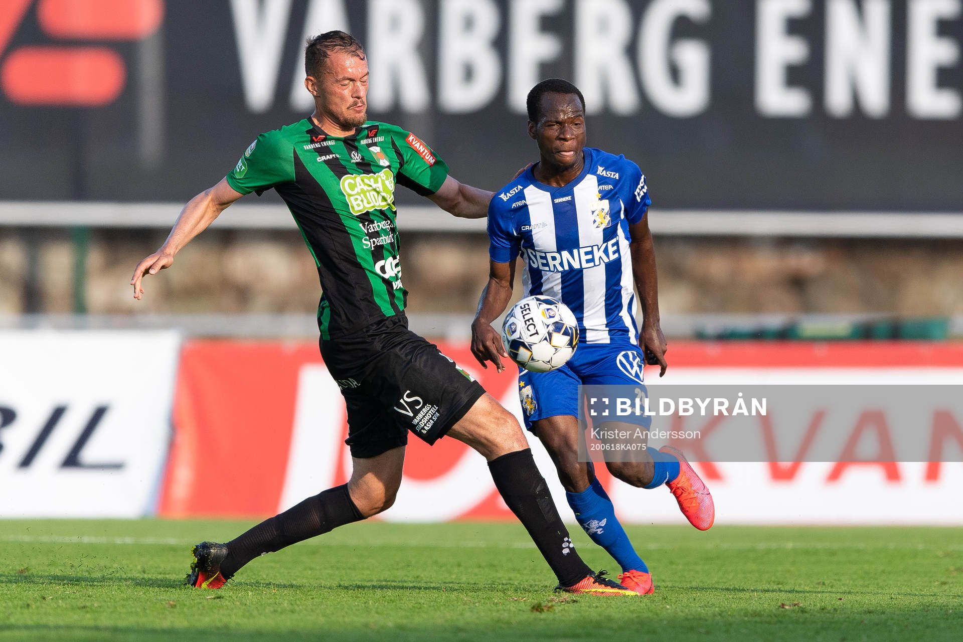 Varbergs Albert Ejupi och IFK Göteborgs Alhassan Yusuf