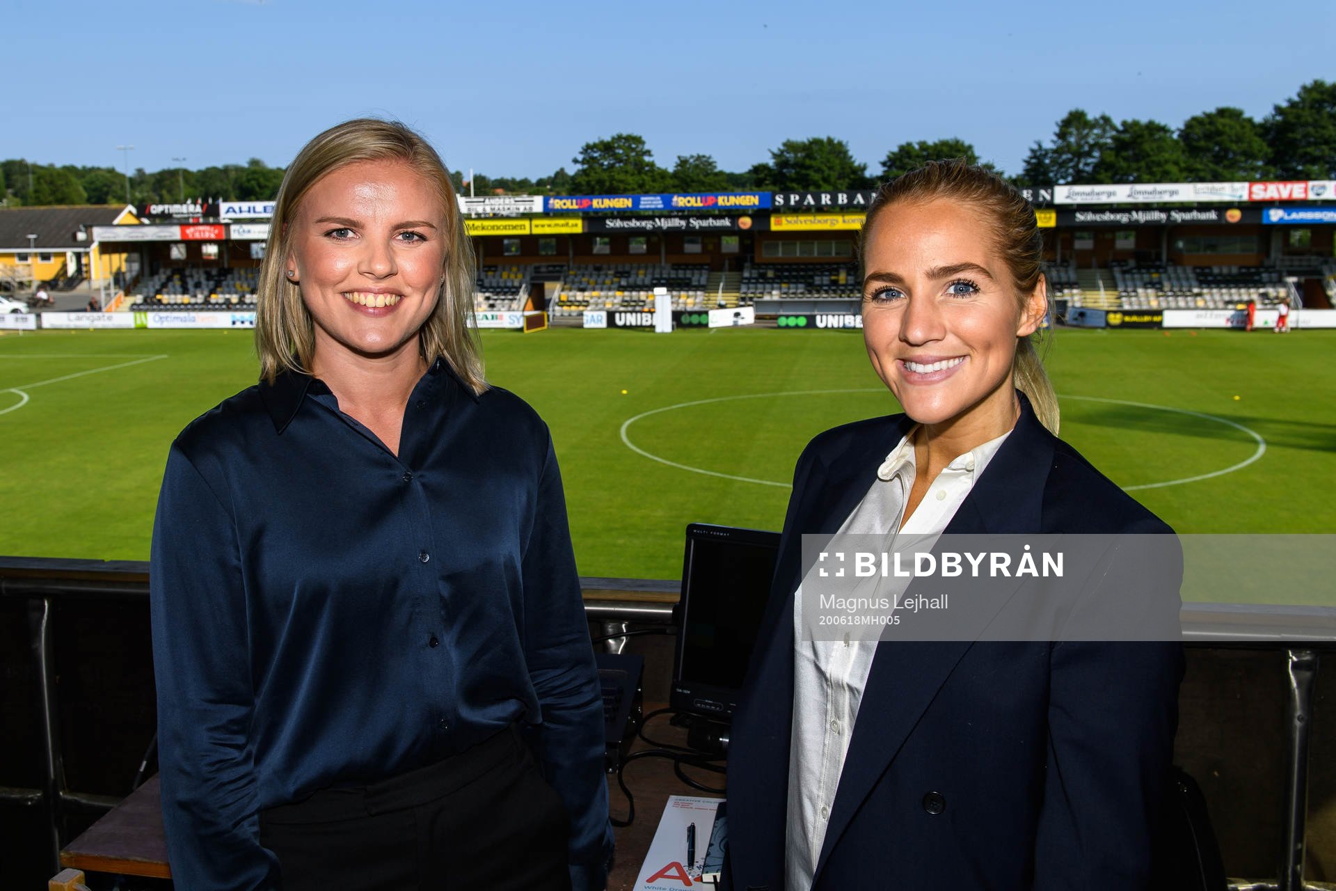 Kommentatorer Petra Svensson och Irma Helin från D-play