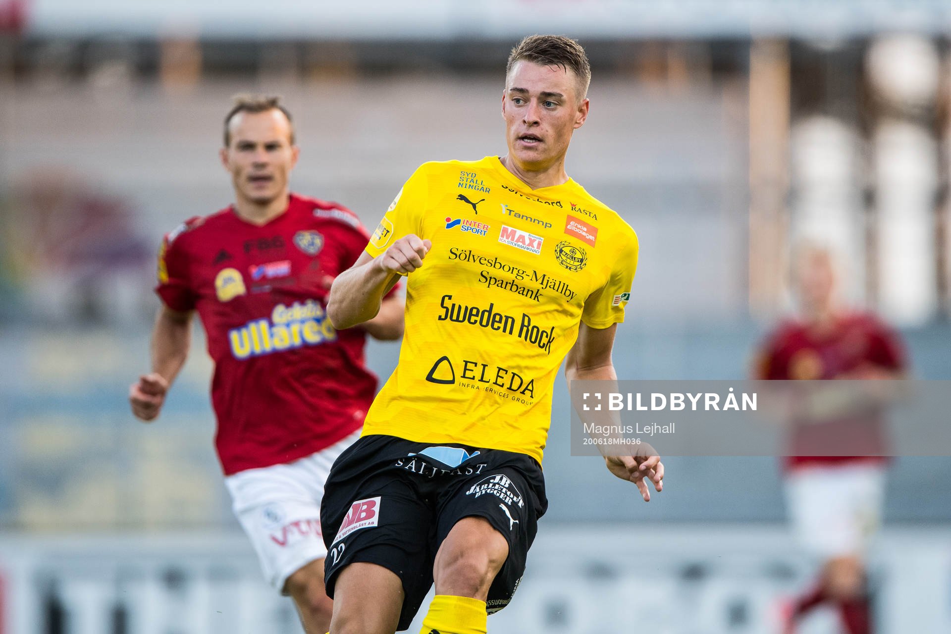 Mjällbys Jesper löfgren under fotbollsmatchen i Allsvenskan mellan Mjällby och Falkenberg den 18 juni 2020 i Hällevik.