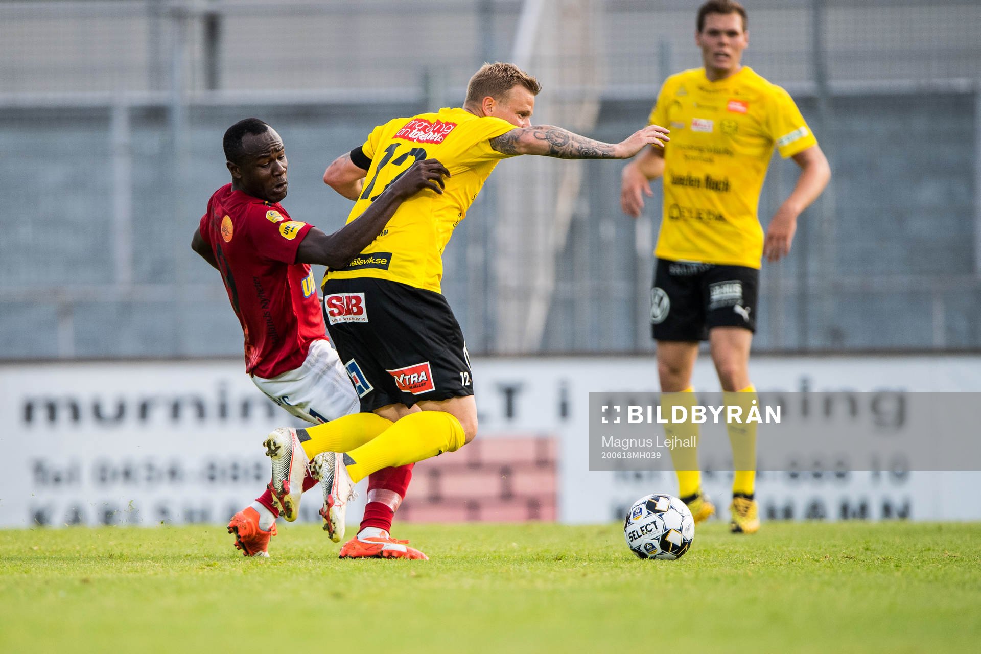 Falkenbergs Nsima Peter och Mjällbys David Löfquist