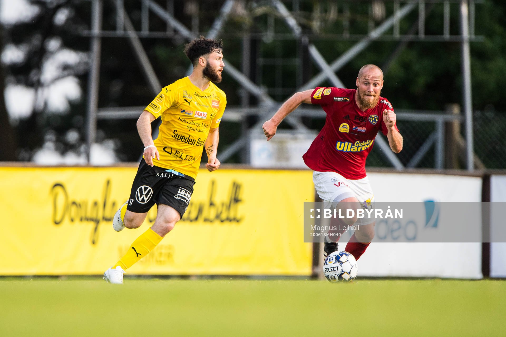Mjällbys Jonathan Tamini  och Falkenbergs Christoffer