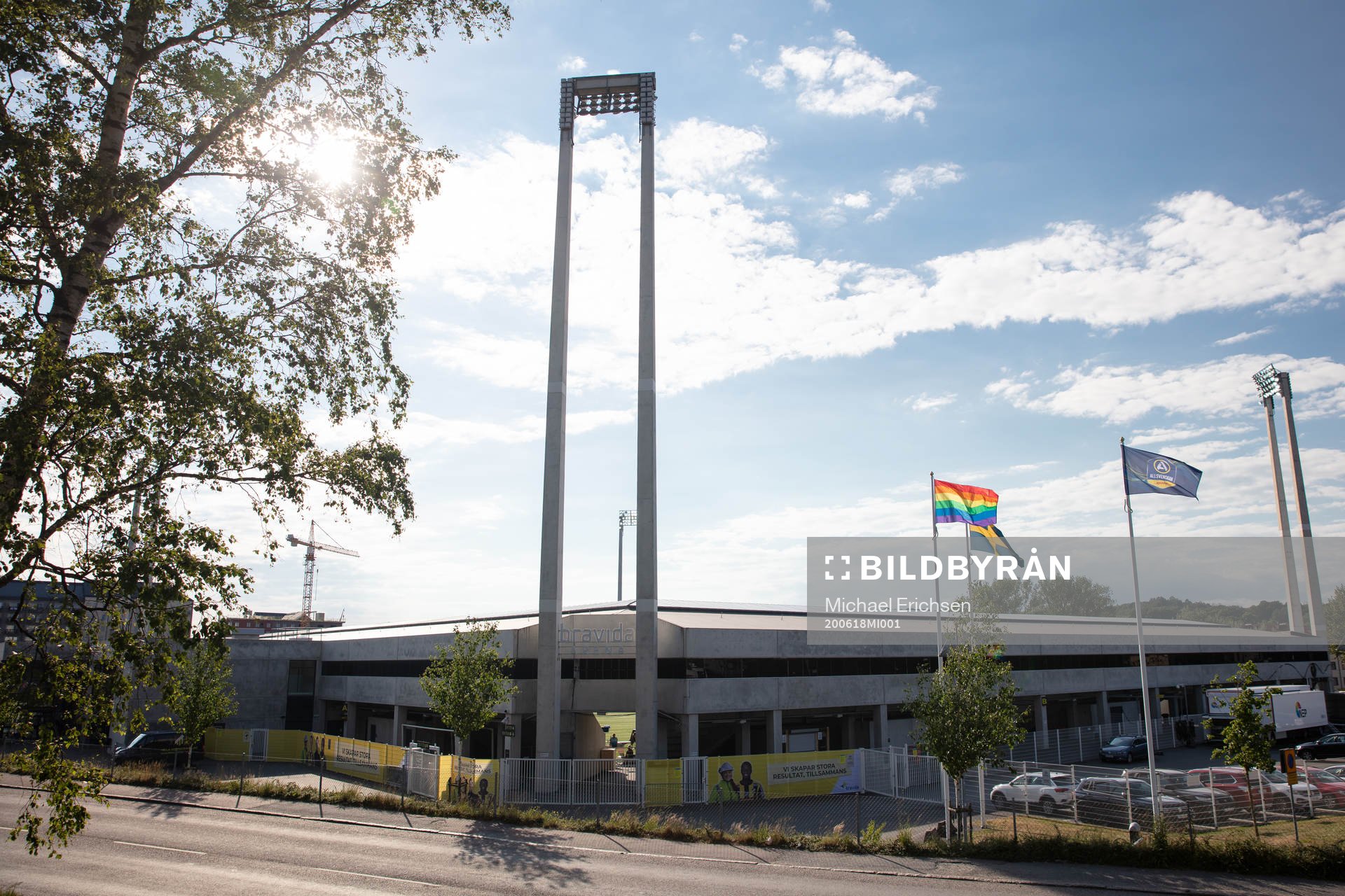 Bravida Arena exteriört innan fotbollsmatchen i