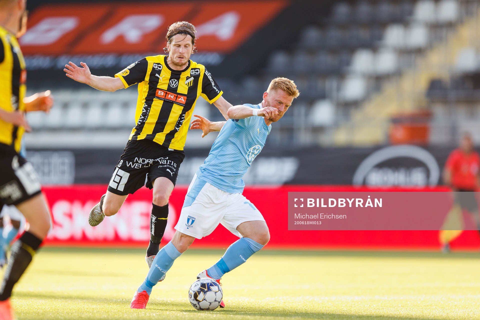 Häckens Erik Friberg mot Malmö FFs Anders Christiansen