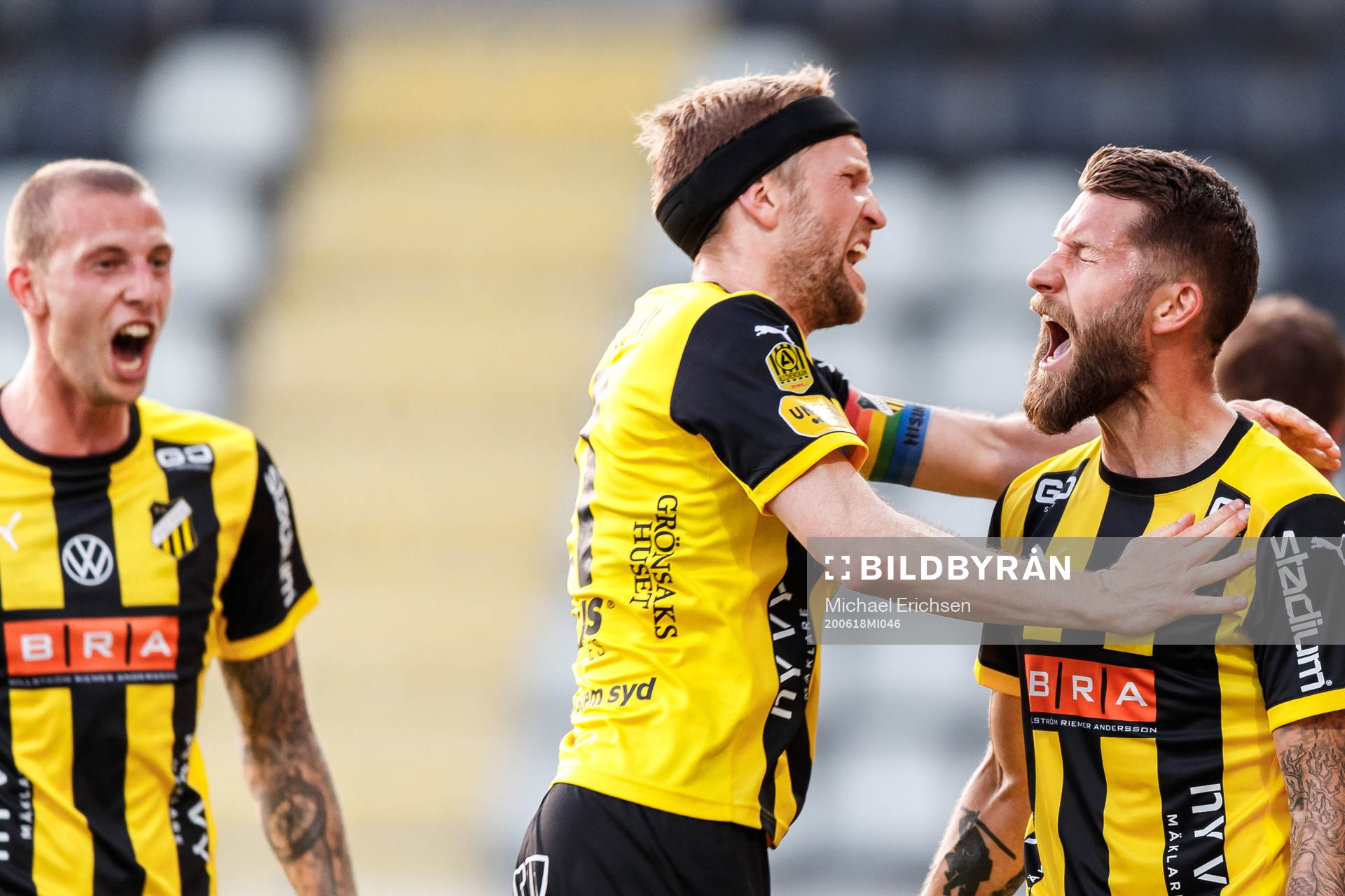 Häckens Joona Toivio jublar med Rasmus Lindgren
