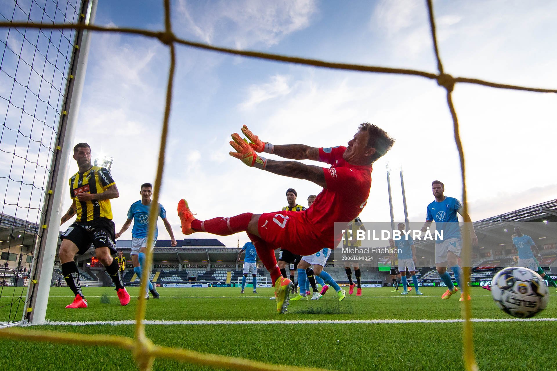 Häckens Joona Toivio skjuter in kvitteringen till 1-1
