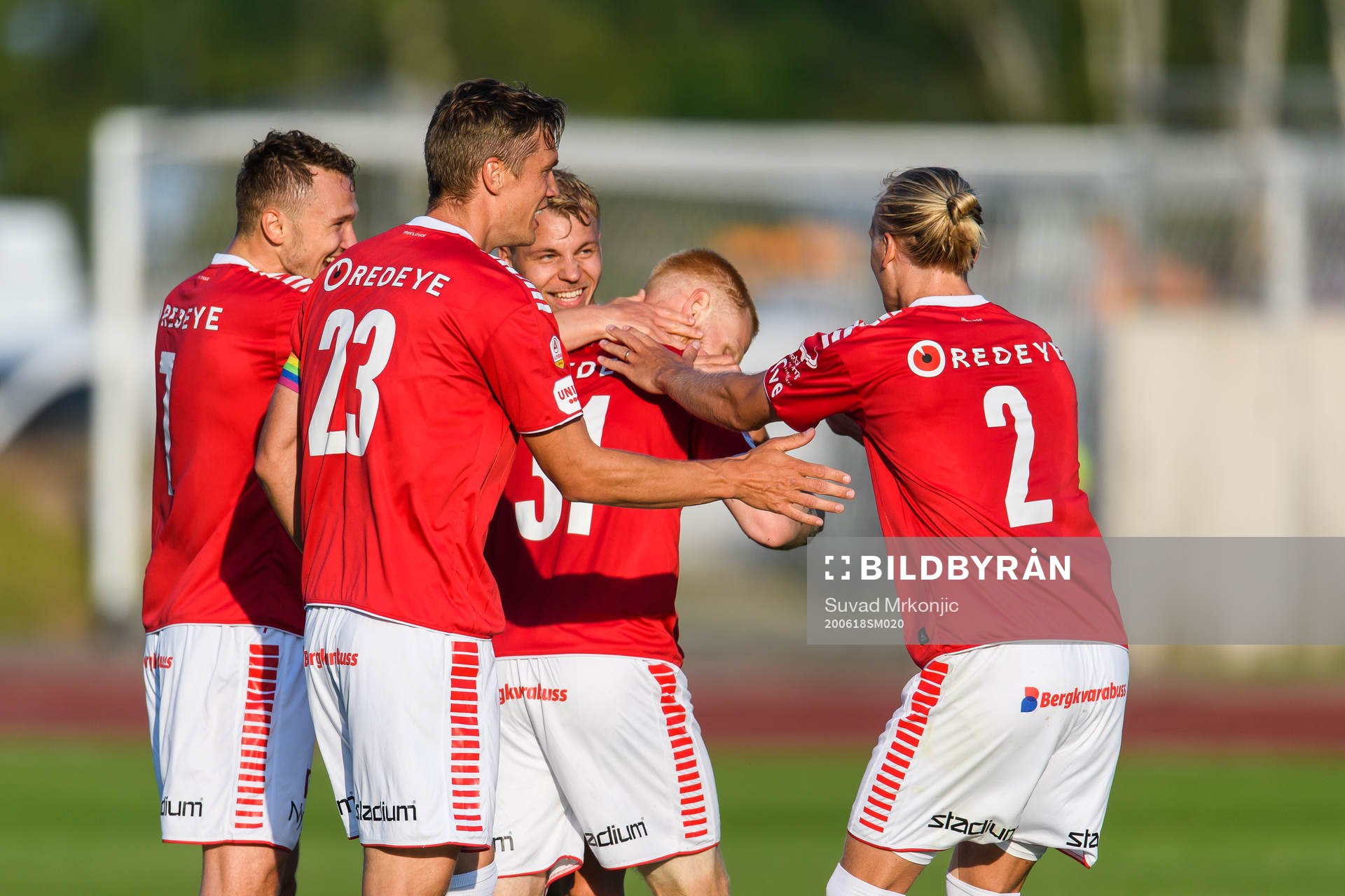 Kalmars Nils Fröling jublar med lagkamrater efter 2-0 under fotbollsmatchen i Allsvenskan mellan Kalmar och Helsingborg den 18 juni 2020 i Kalmar.