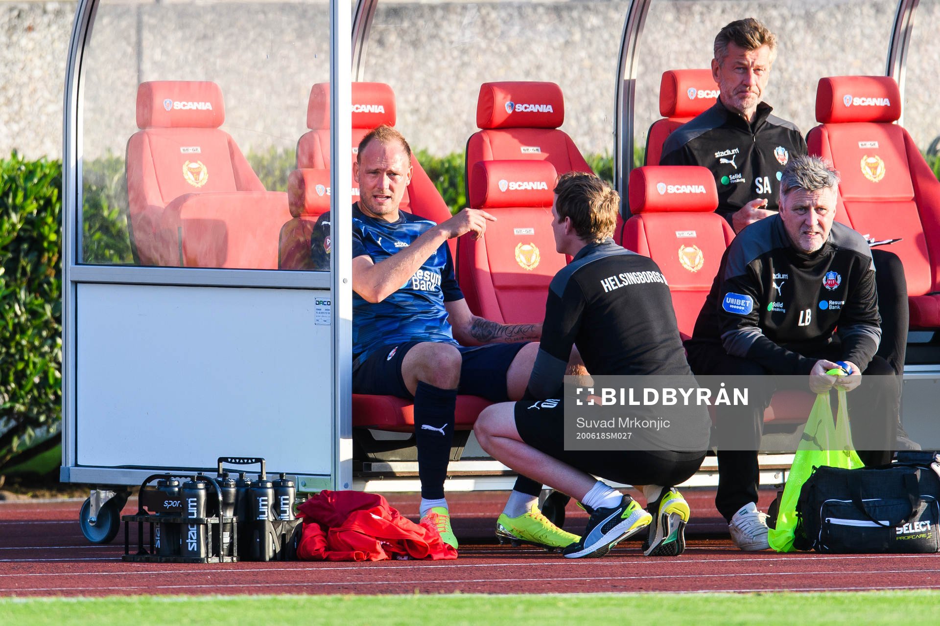 Helsingborgs Andreas Granqvist har ont och får vård