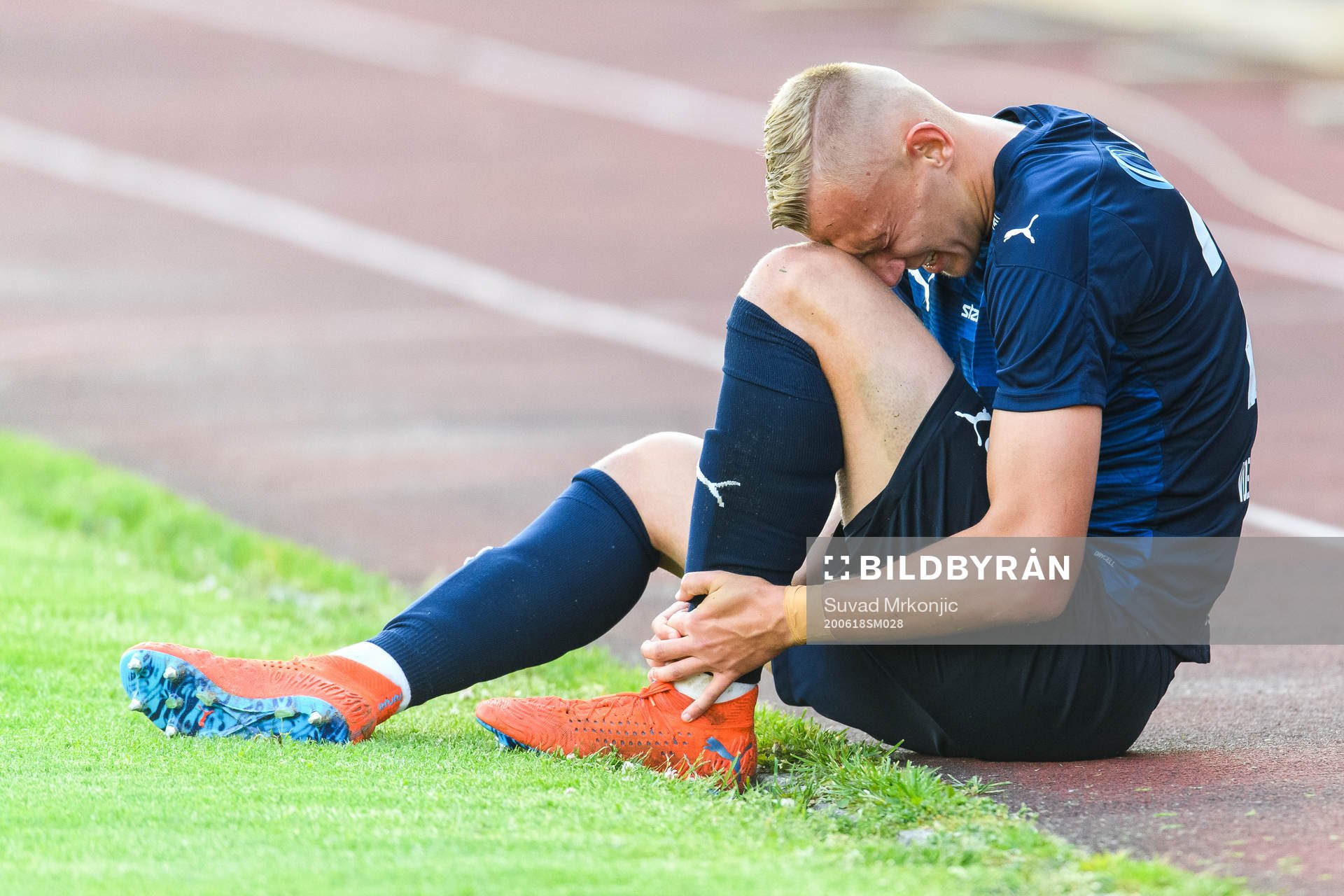 Helsingborgs Jakob Voelkerling Persson har ont
