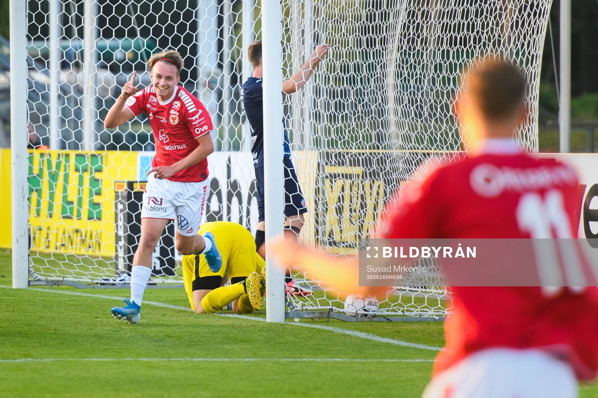 Kalmars Isak Magnusson jublar efter 4-0 under fotbollsmatchen i Allsvenskan mellan Kalmar och Helsingborg den 18 juni 2020 i Kalmar.