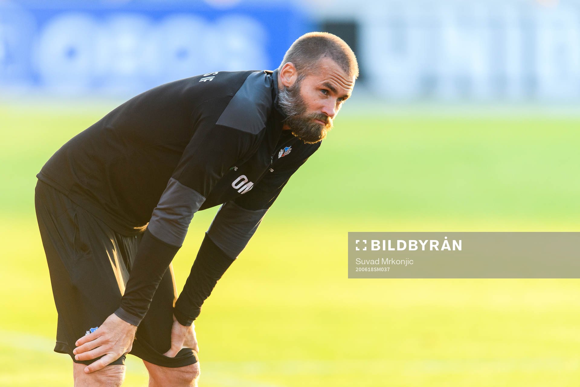 Helsingborgs tränare Olof Mellberg deppar