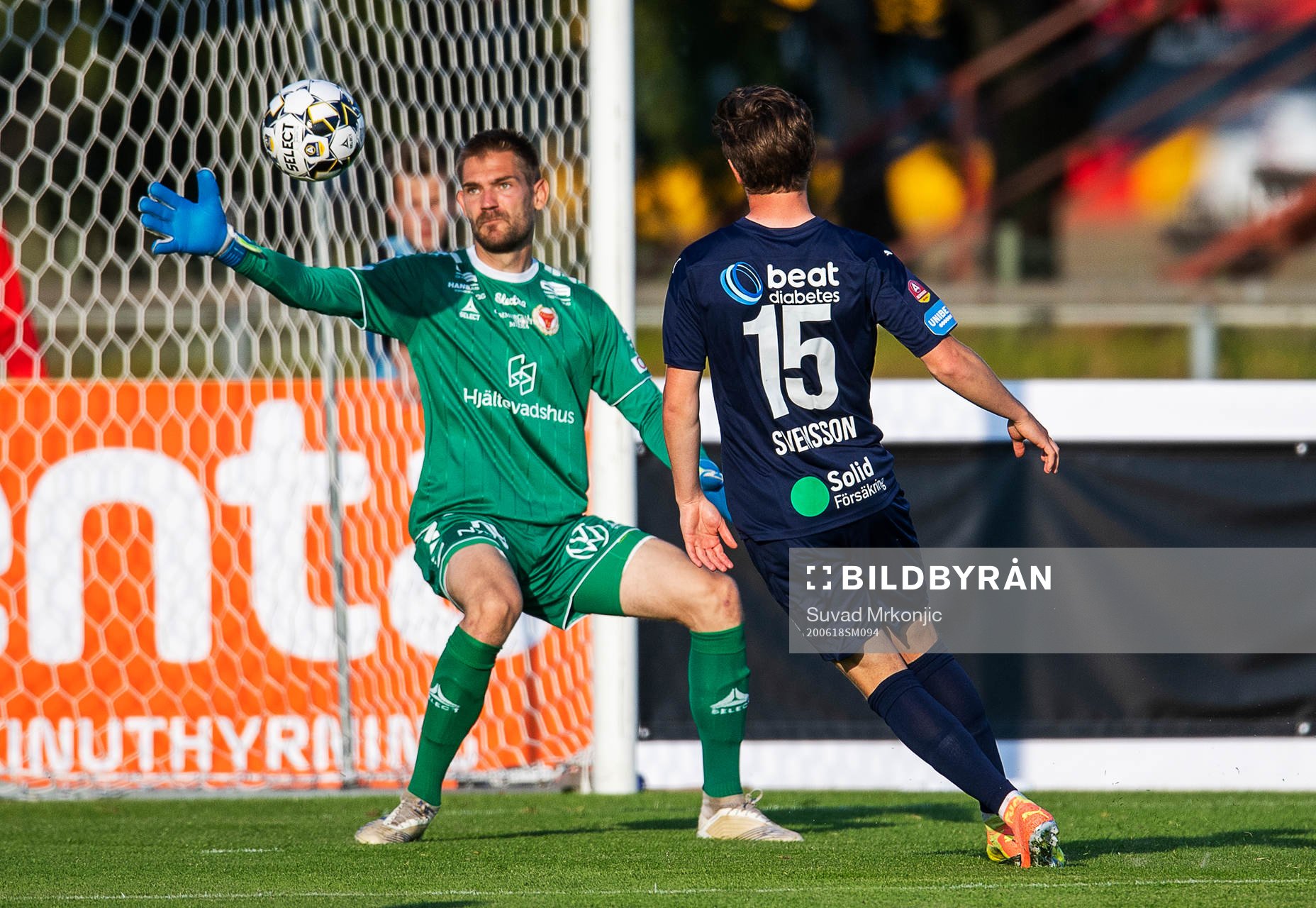 Kalmars målvakt Lucas Hägg-Johansson och Helsingborgs Max