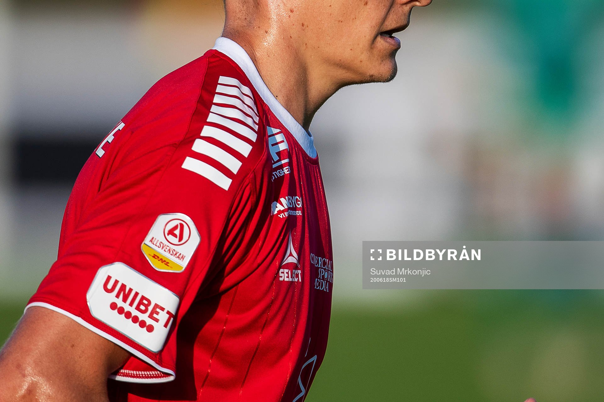 Allsvenskans och Unibets logotyper på en matchtröja