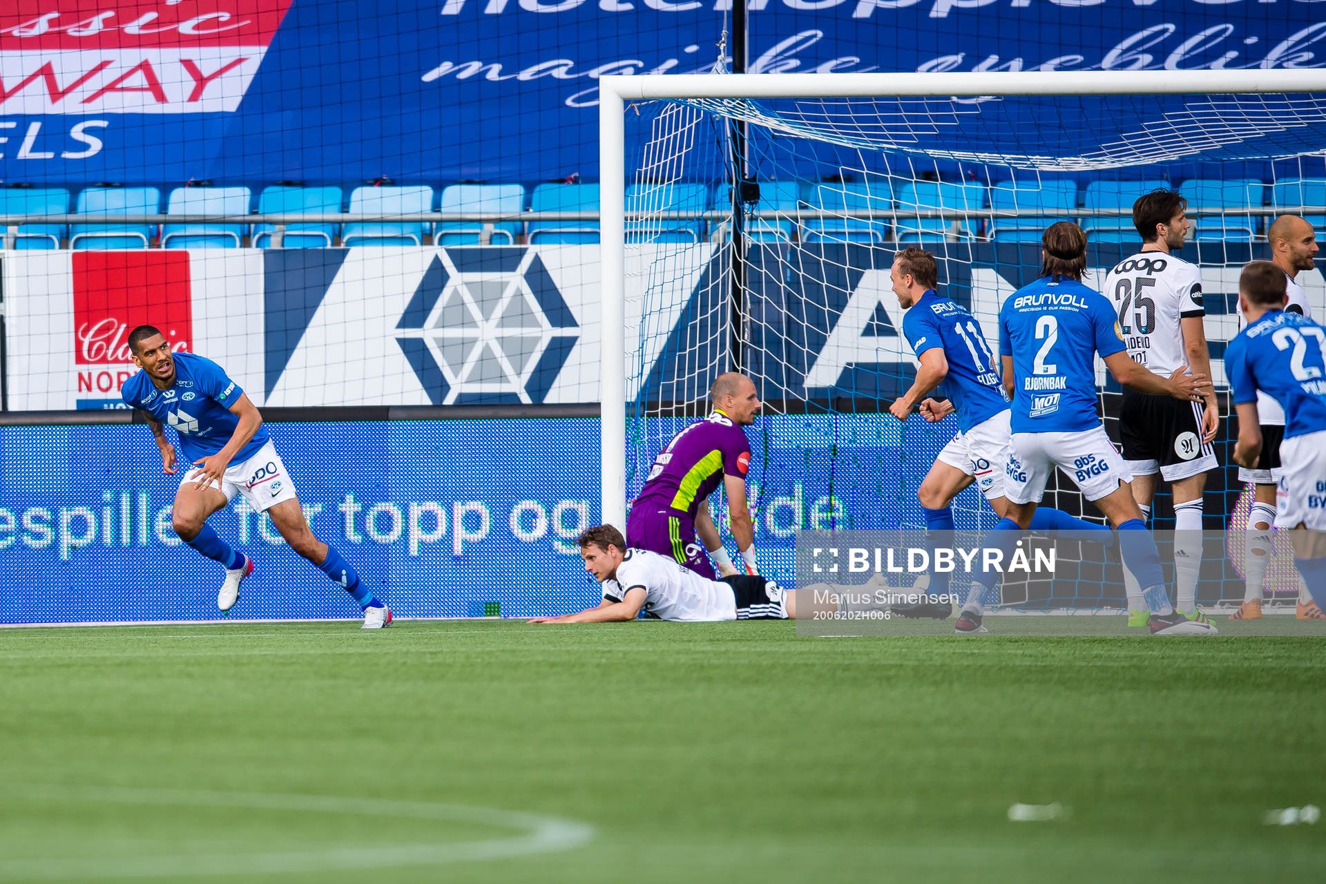 Ohikhuaeme Ohi Omoijuanfo of Molde celebrates