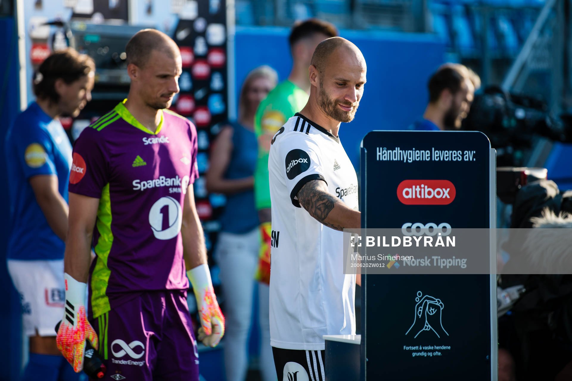 Andre Hansen and Tore Reginiussen of Rosenborg