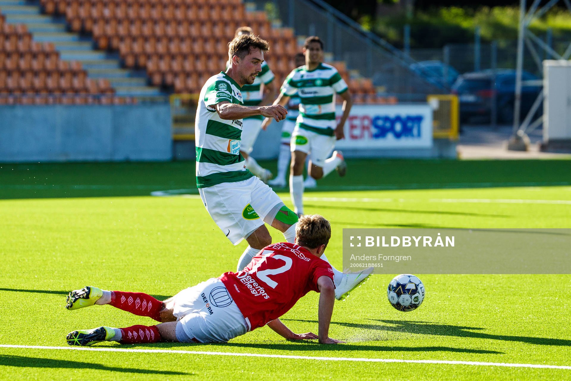 Västerås Filip Tronet och Degerfors Erik Lindell