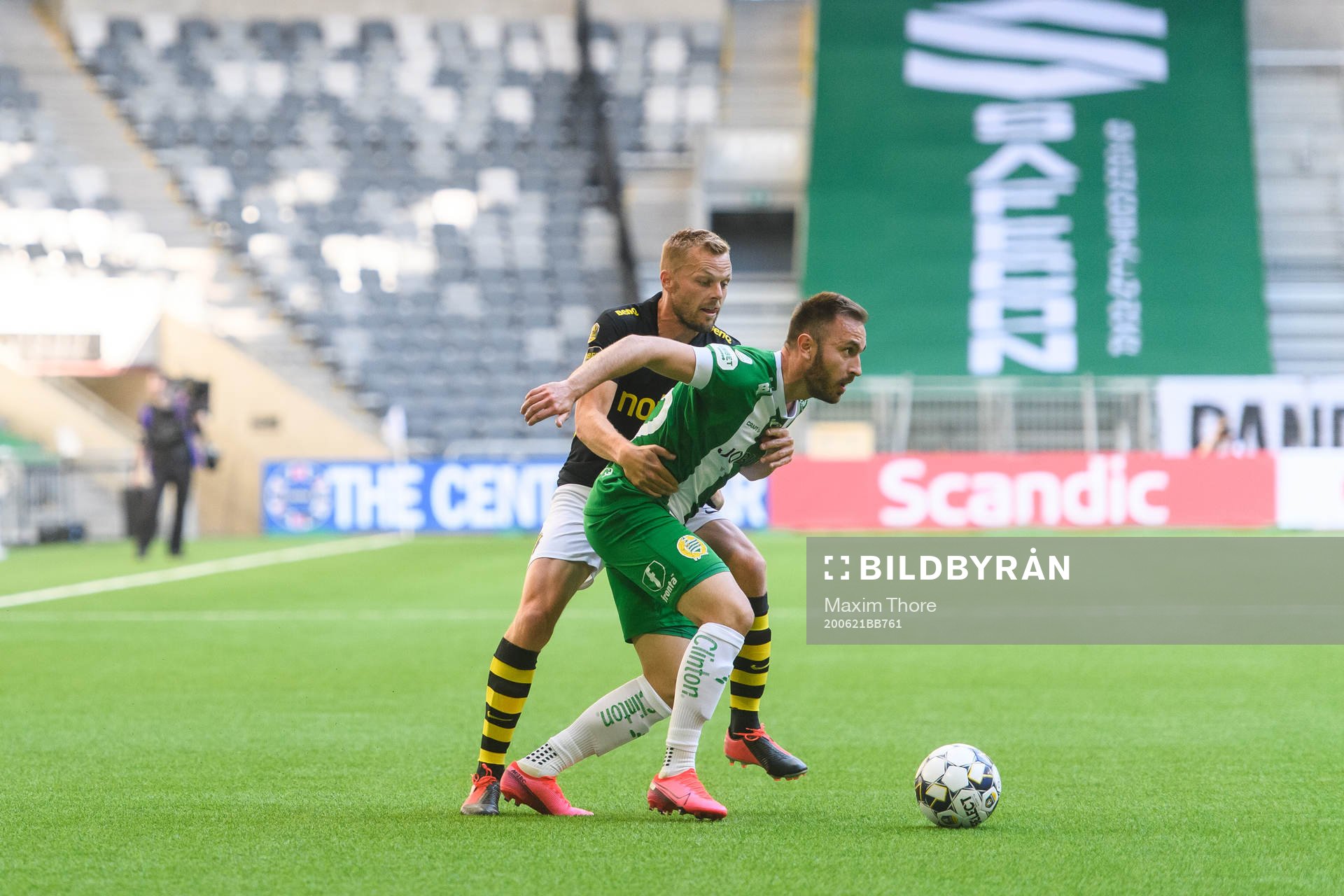 s Sebastian Larsson och Hammarbys Muamer Tankovic