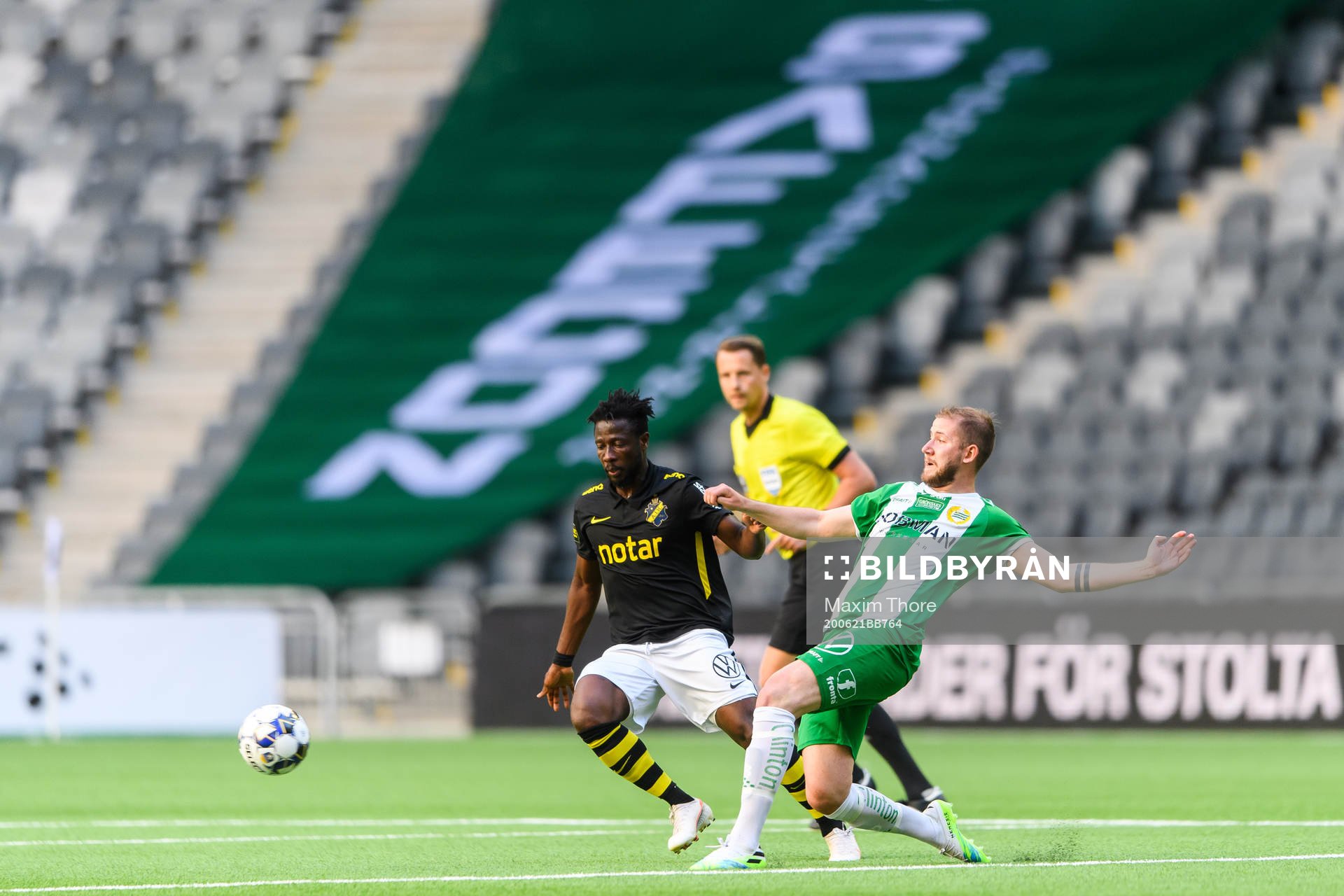 s Ebenezer Ofori och Hammarbys Darijan Bojanic