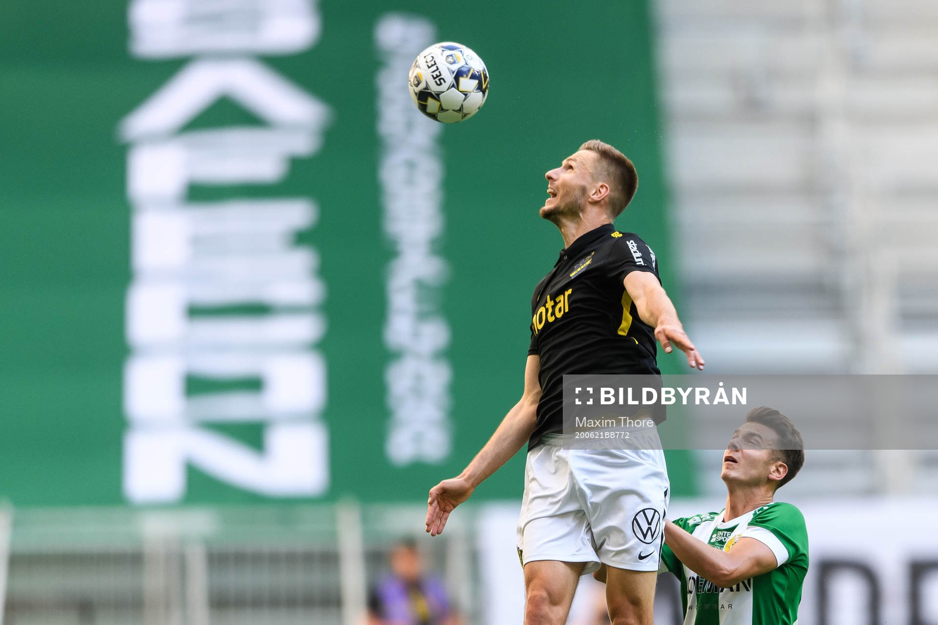 s Karol Mets och Hammarbys Alexander Kacaniklic