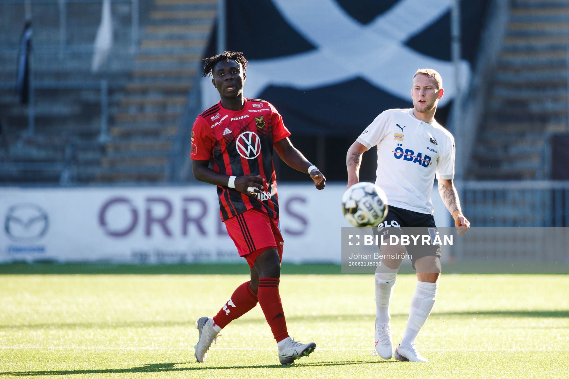 Östersunds Jordan Attah Kadiri  och Örebros Andreas