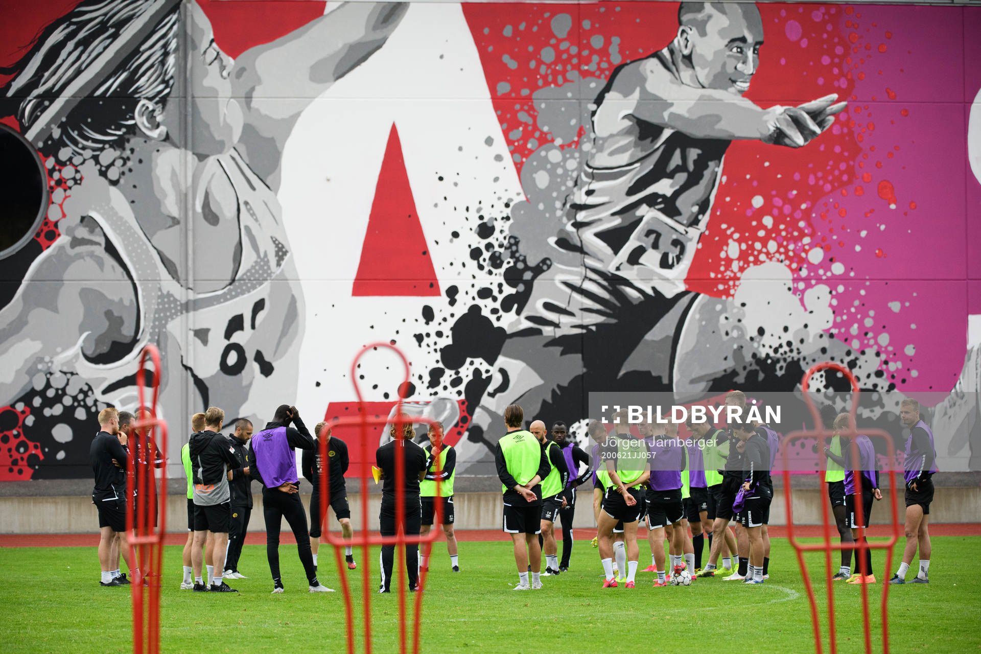 Spelarna samlade under en träning med det Allsvenska fotbollslaget Elfsborg den 21 juni 2020 i Borås.