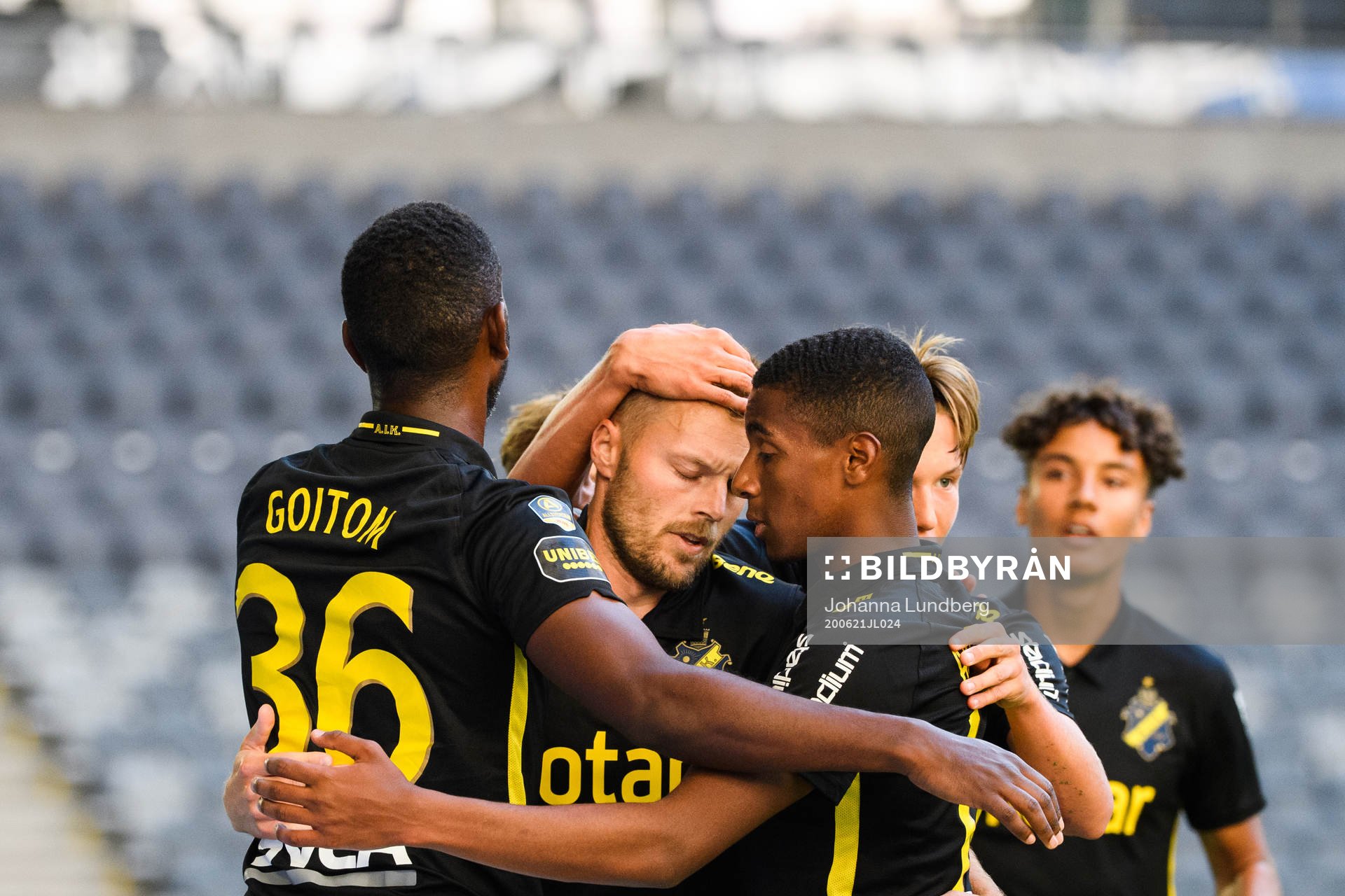 s Henok Goitom och Paulos Abraham jublar med Sebastian