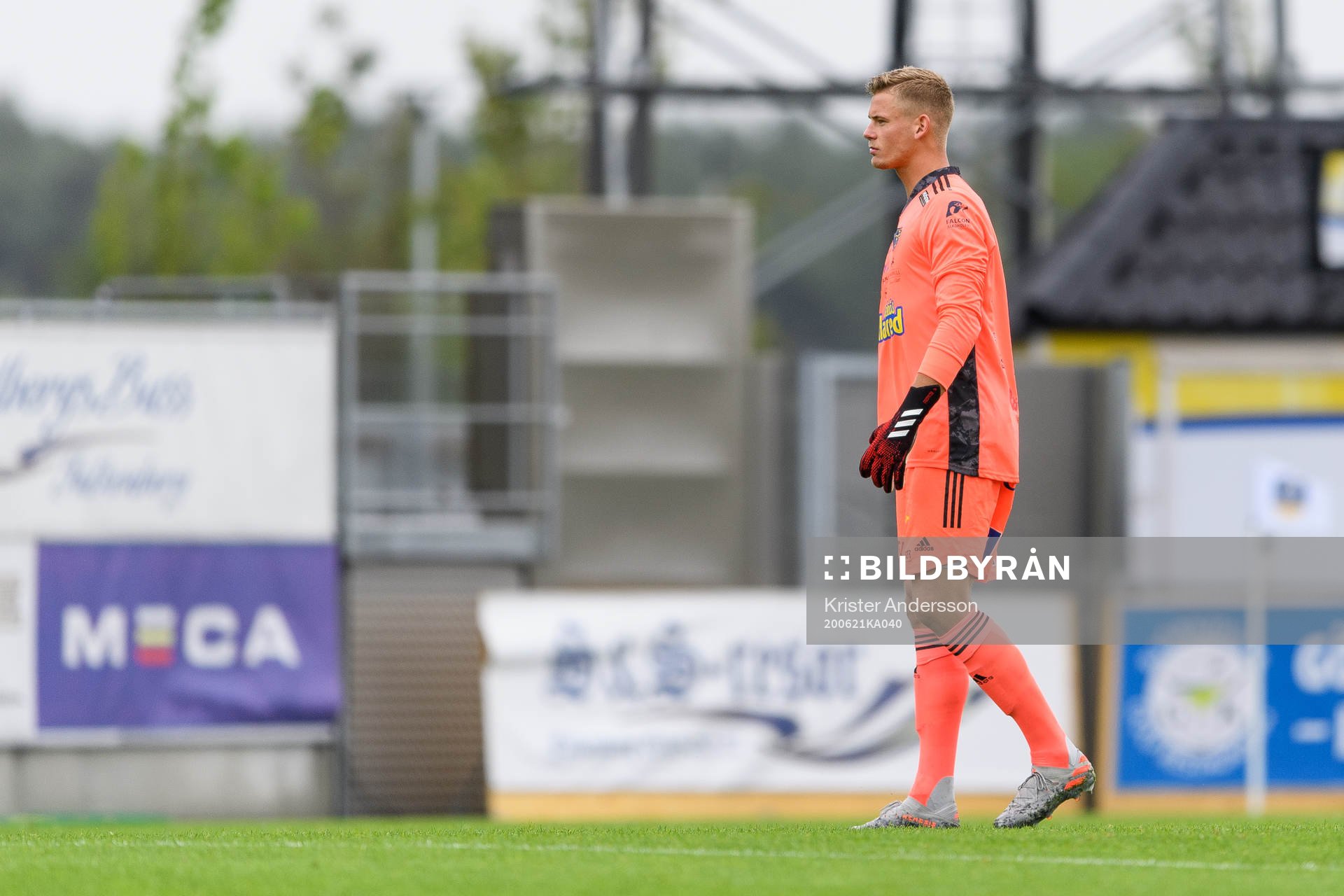 Falkenbergs målvakt Johan Brattberg under fotbollsmatchen i Allsvenskan mellan Falkenberg och Kalmar den 21 juni 2020 i Falkenberg.