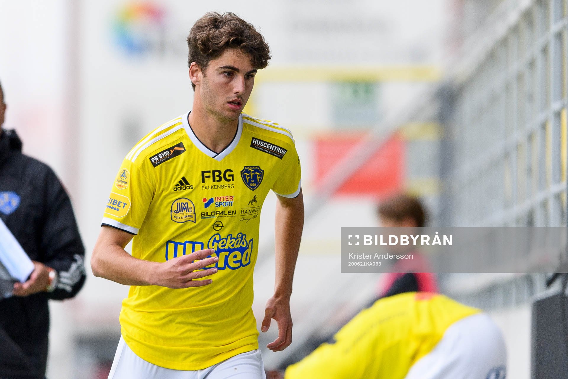 Falkenbergs Matthew Garbett på väg in vid byte