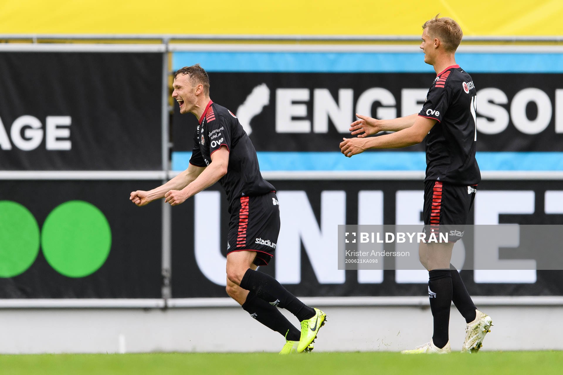 Kalmars Piotr Johansson jublar efter 0-2 under fotbollsmatchen i Allsvenskan mellan Falkenberg och Kalmar den 21 juni 2020 i Falkenberg.