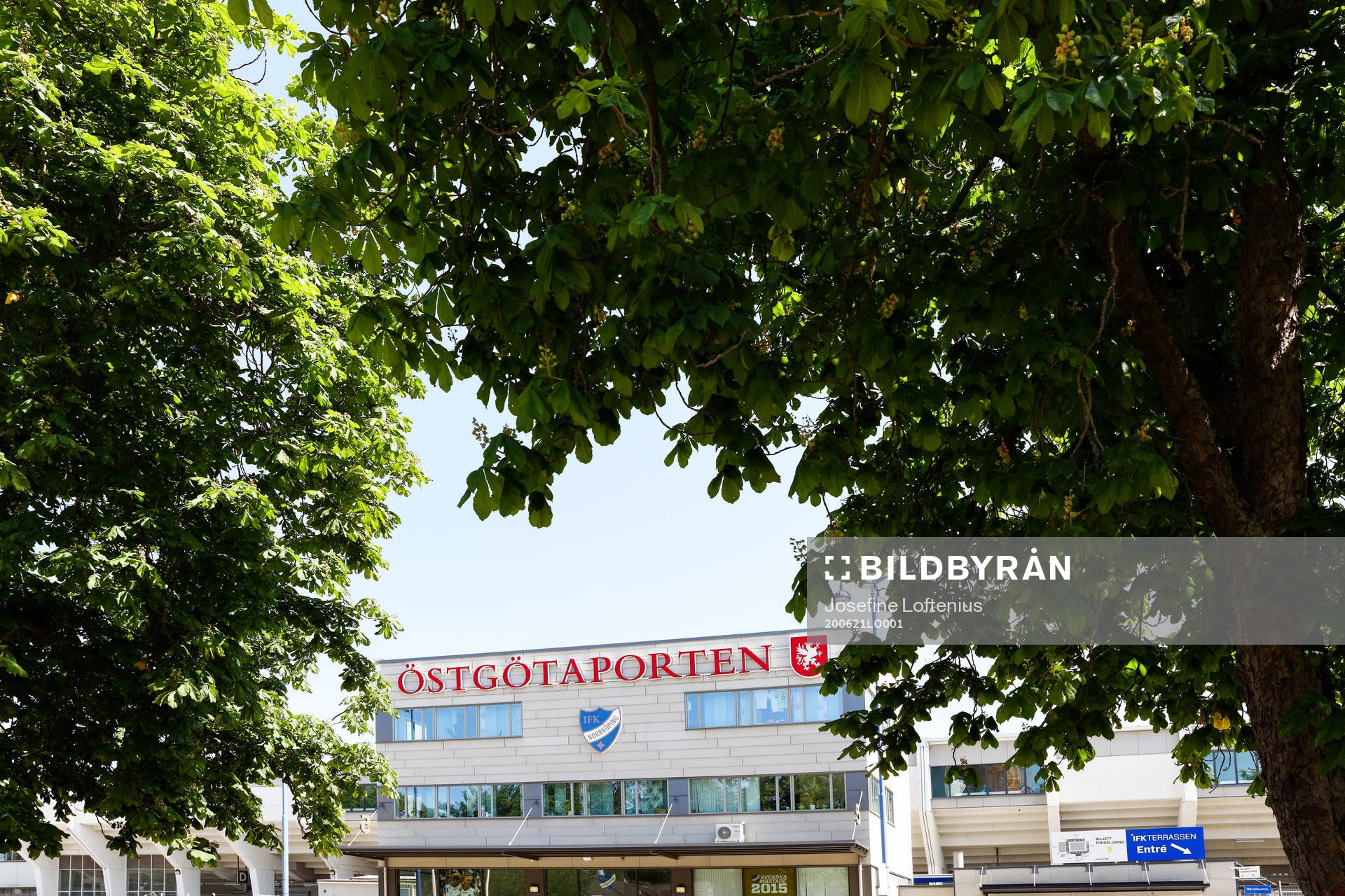 Östgötaporten innan fotbollsmatchen i Allsvenskan mellan