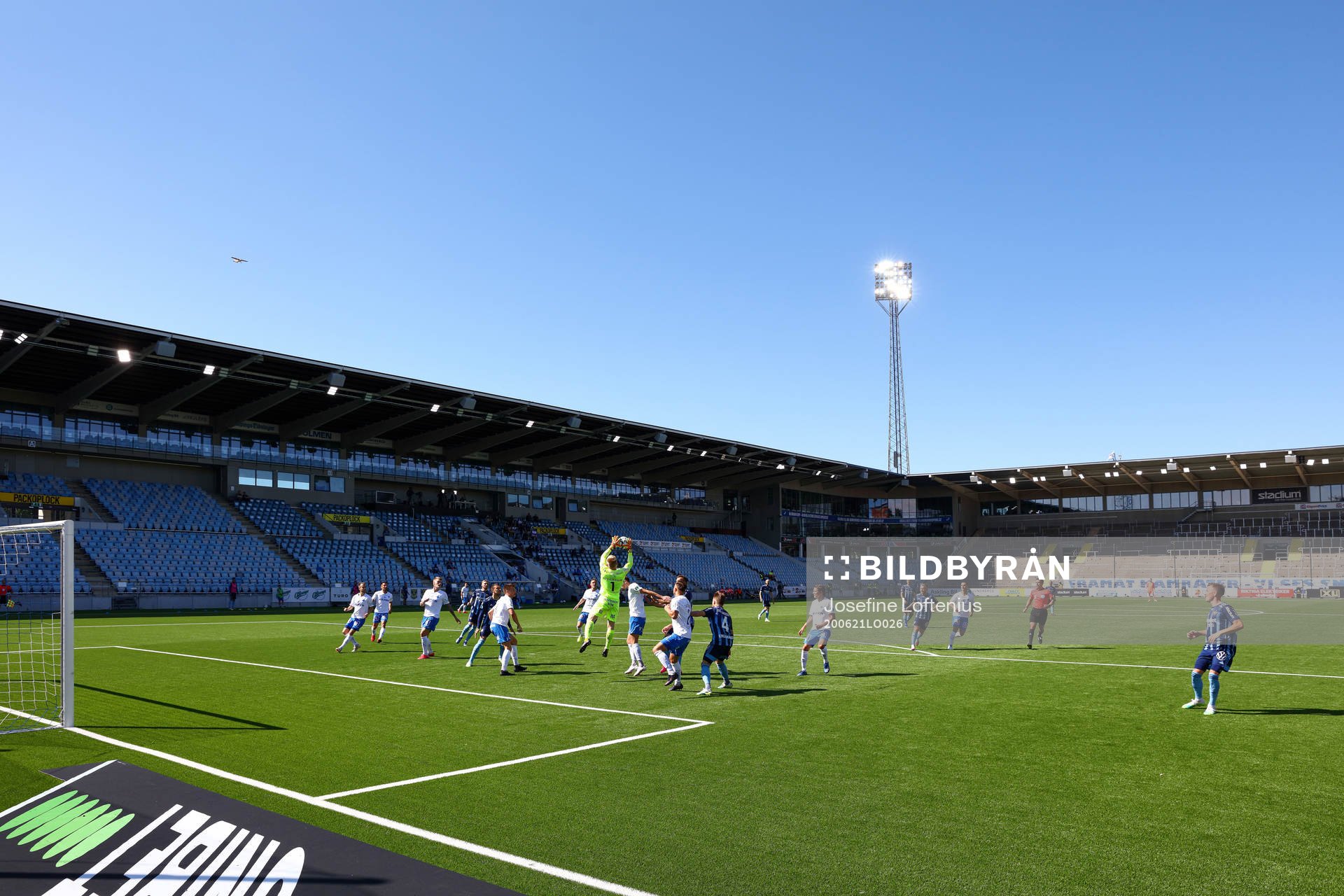 Spel för tomma läktare när IFK Norrköpings målvakt