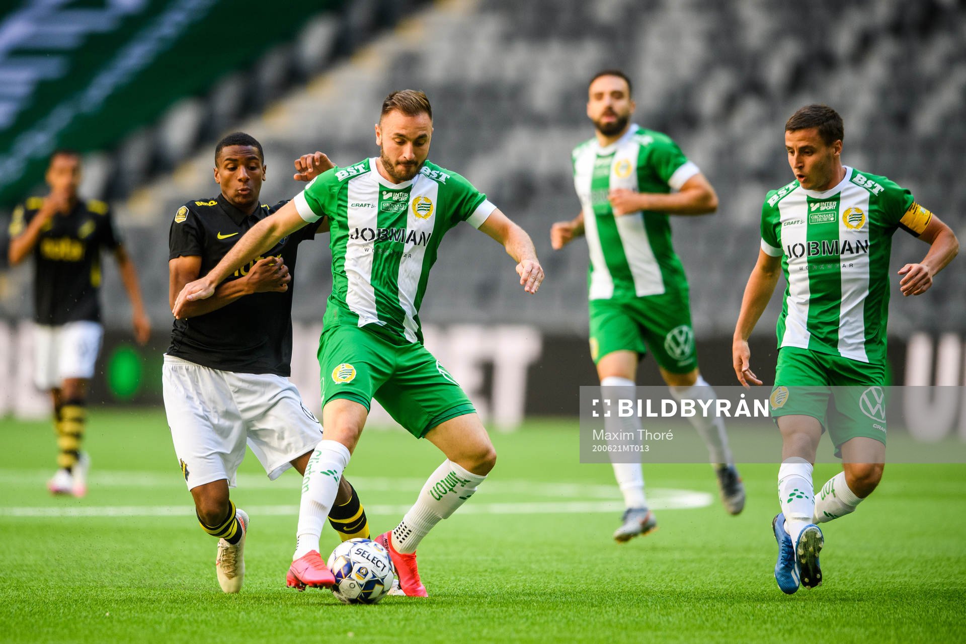 s Paulos Abraham i en kamp mot Hammarbys Muamer Tankovic