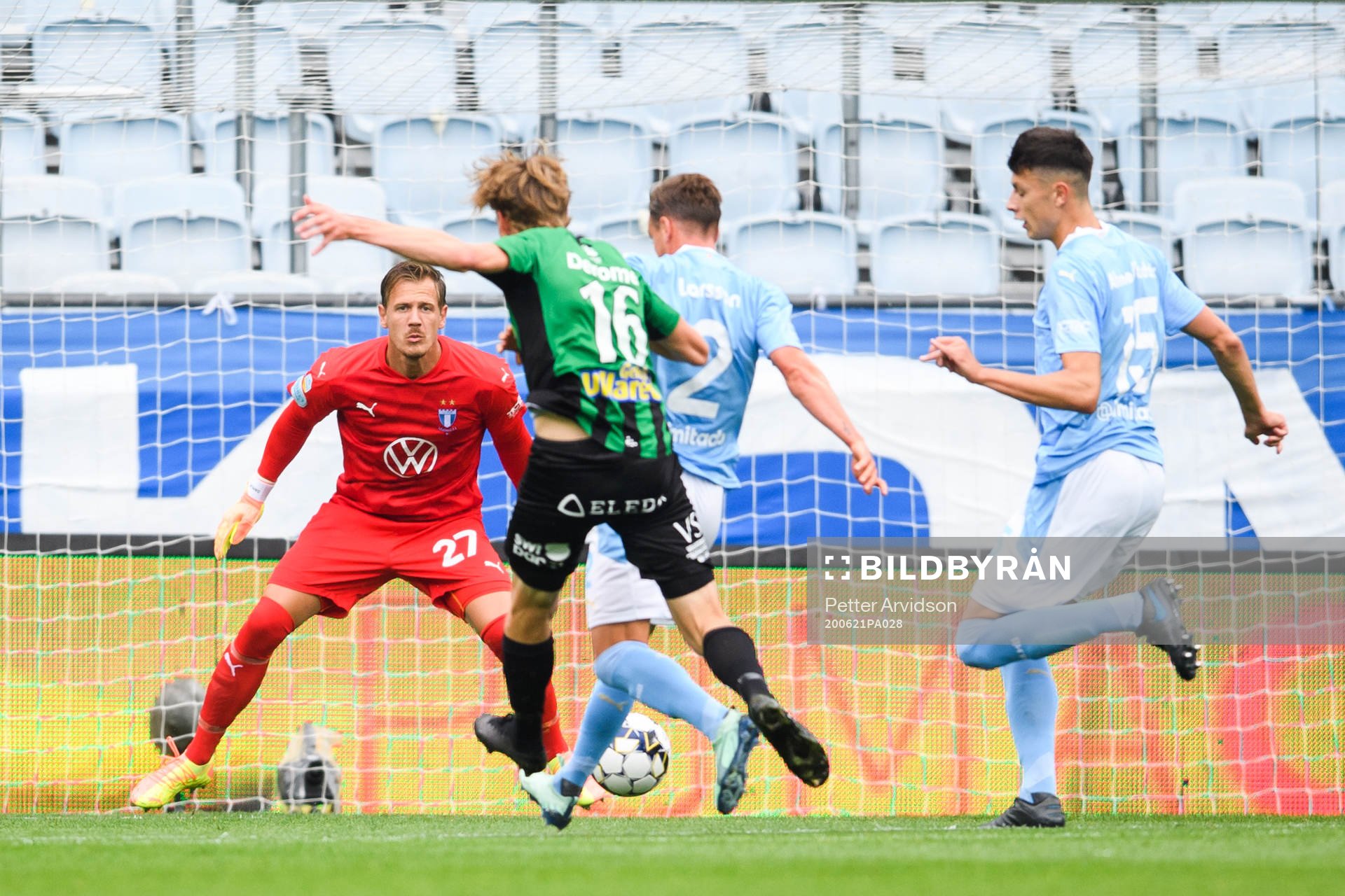 Varbergs Alexander Johansson gör 1-1 bakom Malmö FFs