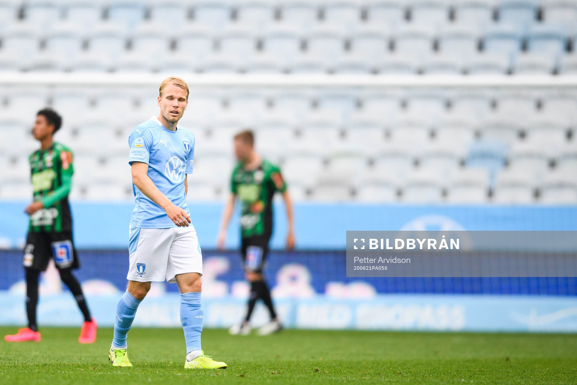 Malmö FFs Oscar Lewicki deppar