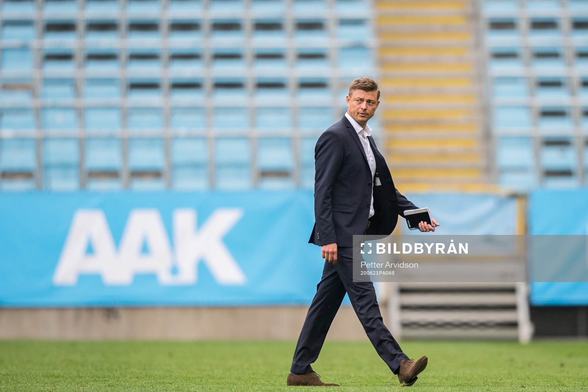 Malmö FFs tränare Jon Dahl Tomasson deppar