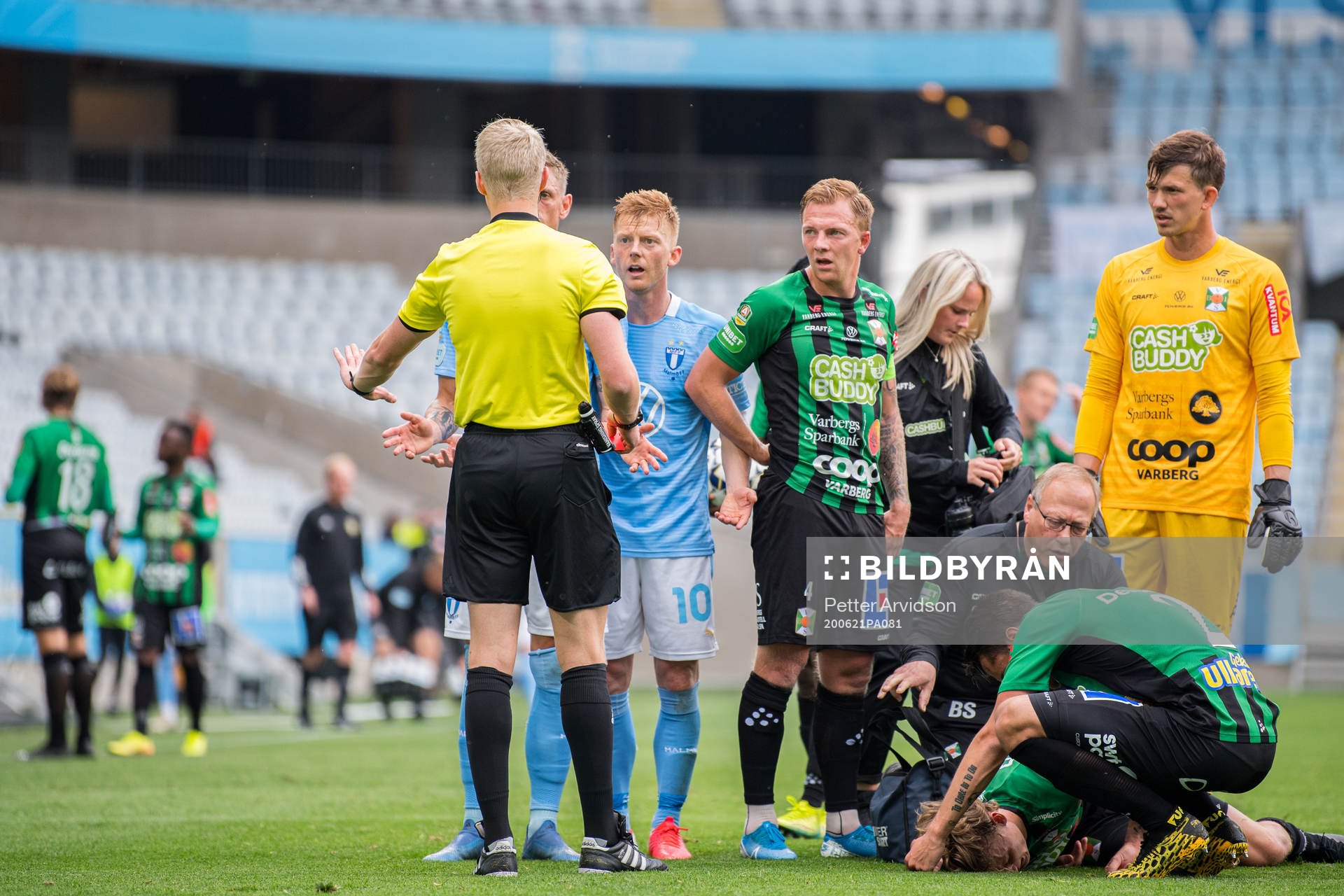 Malmö FFs Anders Christiansen reagerar mot domare Adam