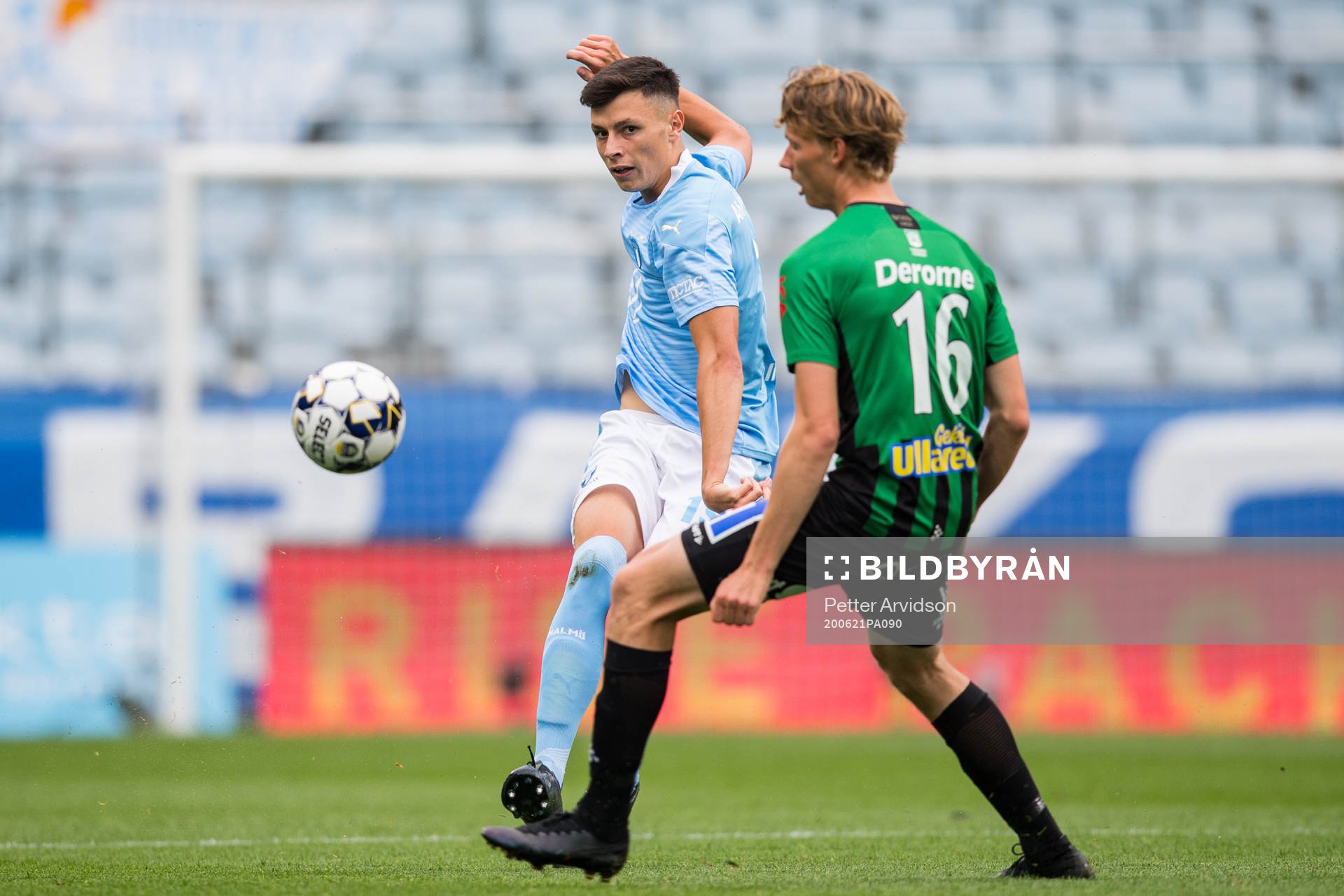 Malmö FFs Anel Ahmedhodzic och Varbergs Alexander Johansson