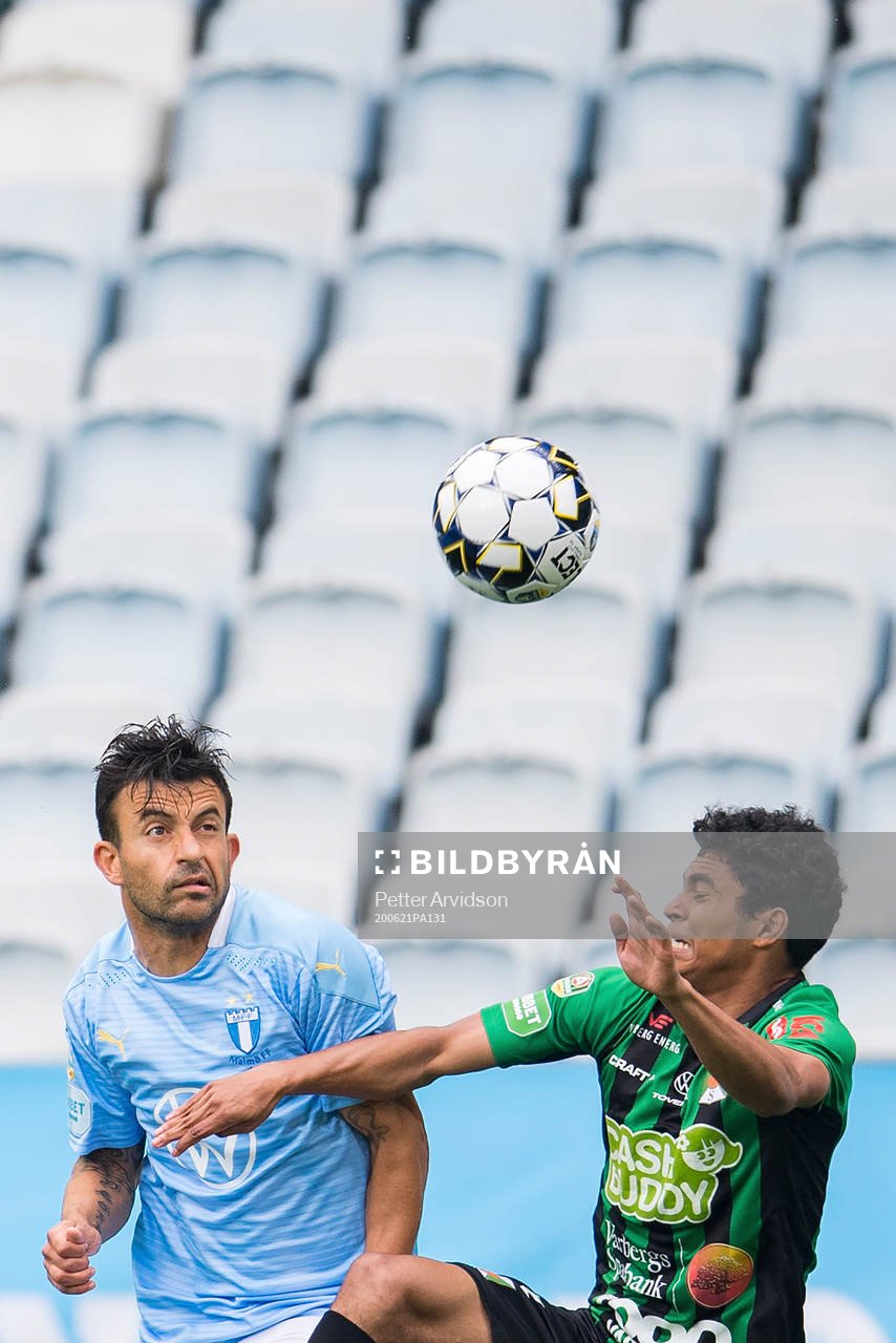 Malmö FFs Behrang Safari och Varbergs Keanin Ayer Boya