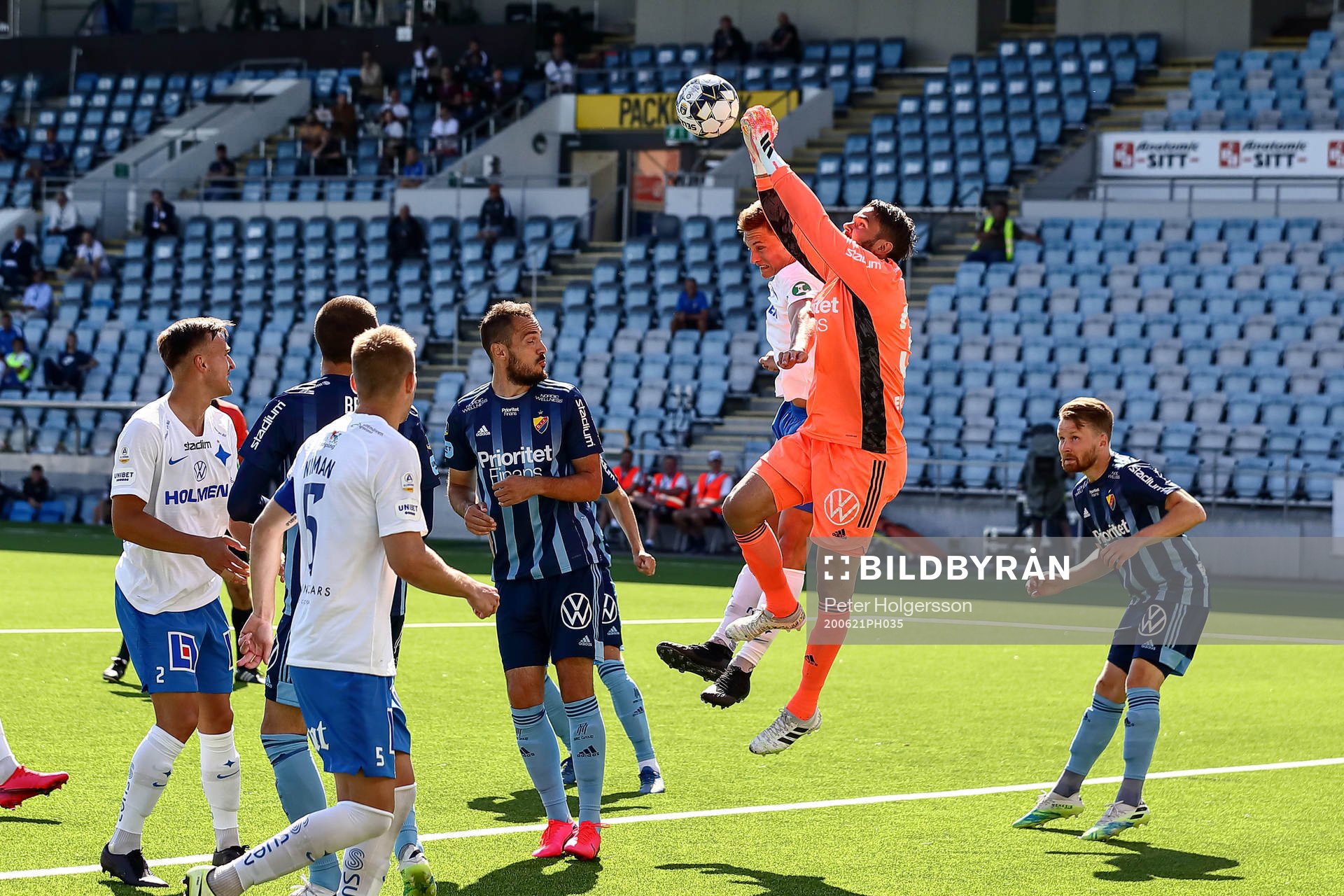 Räddning av Djurgårdens målvakt Tommi Vaiho