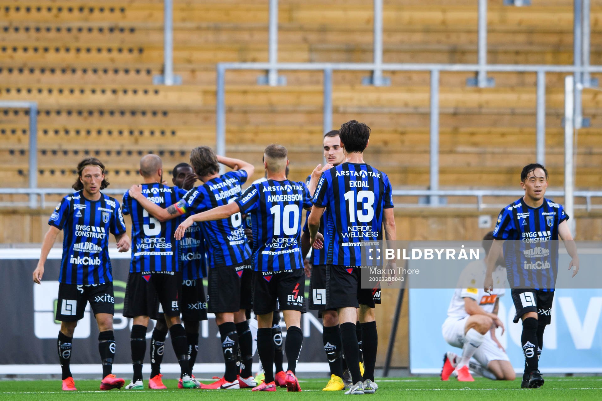 Sirius spelare jublar med Elias Andersson