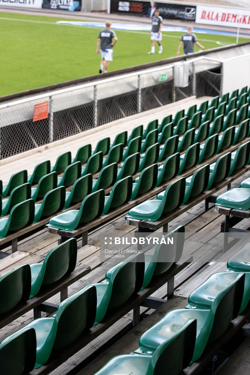 Tomma läktare innan fotbollsmatchen i Superettan  mellan
