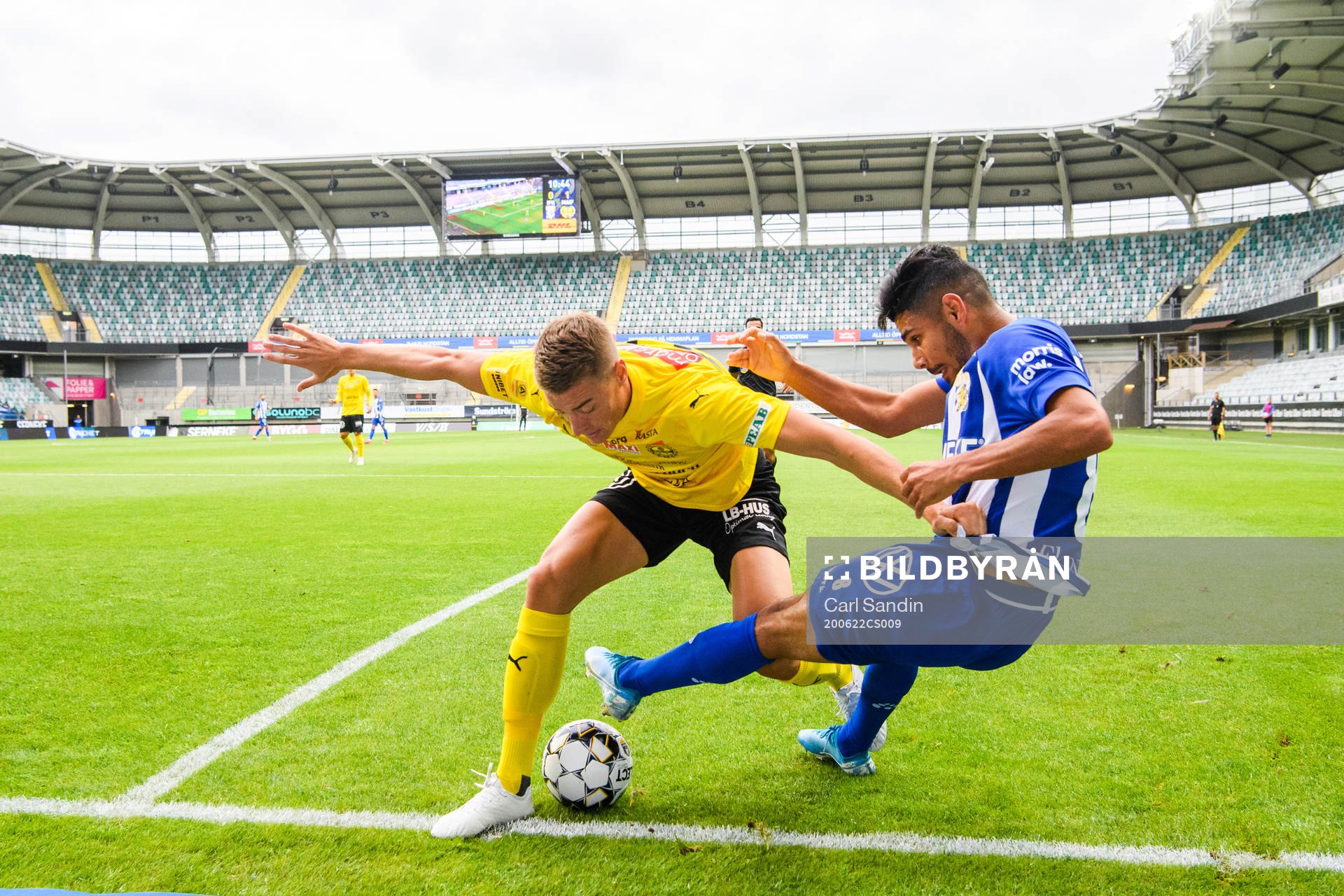 Mjällbys Jesper Löfgren och IFK Göteborgs Hosam Aiesh