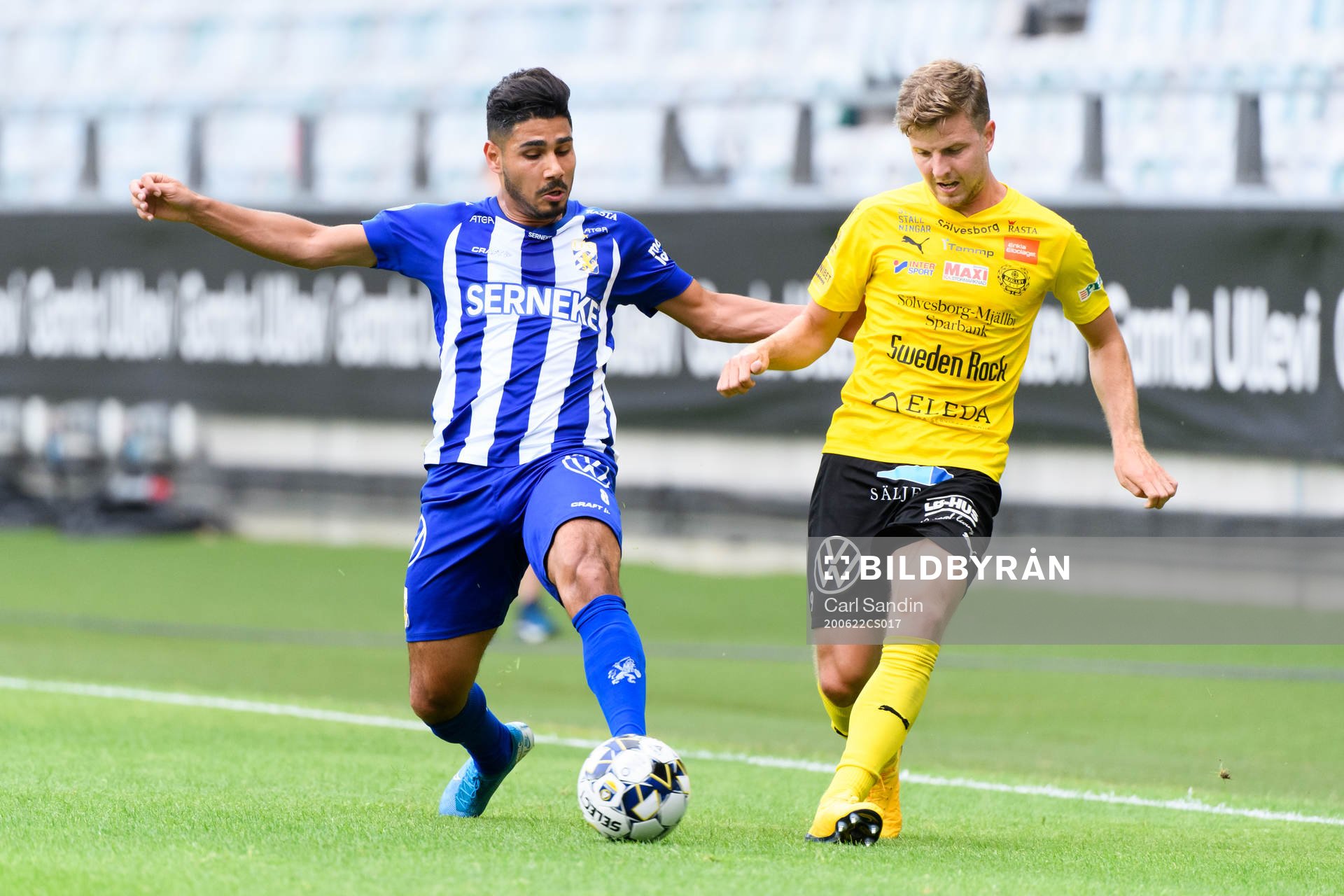 IFK Göteborgs Hosam Aiesh och Mjällbys Joel Nilsson
