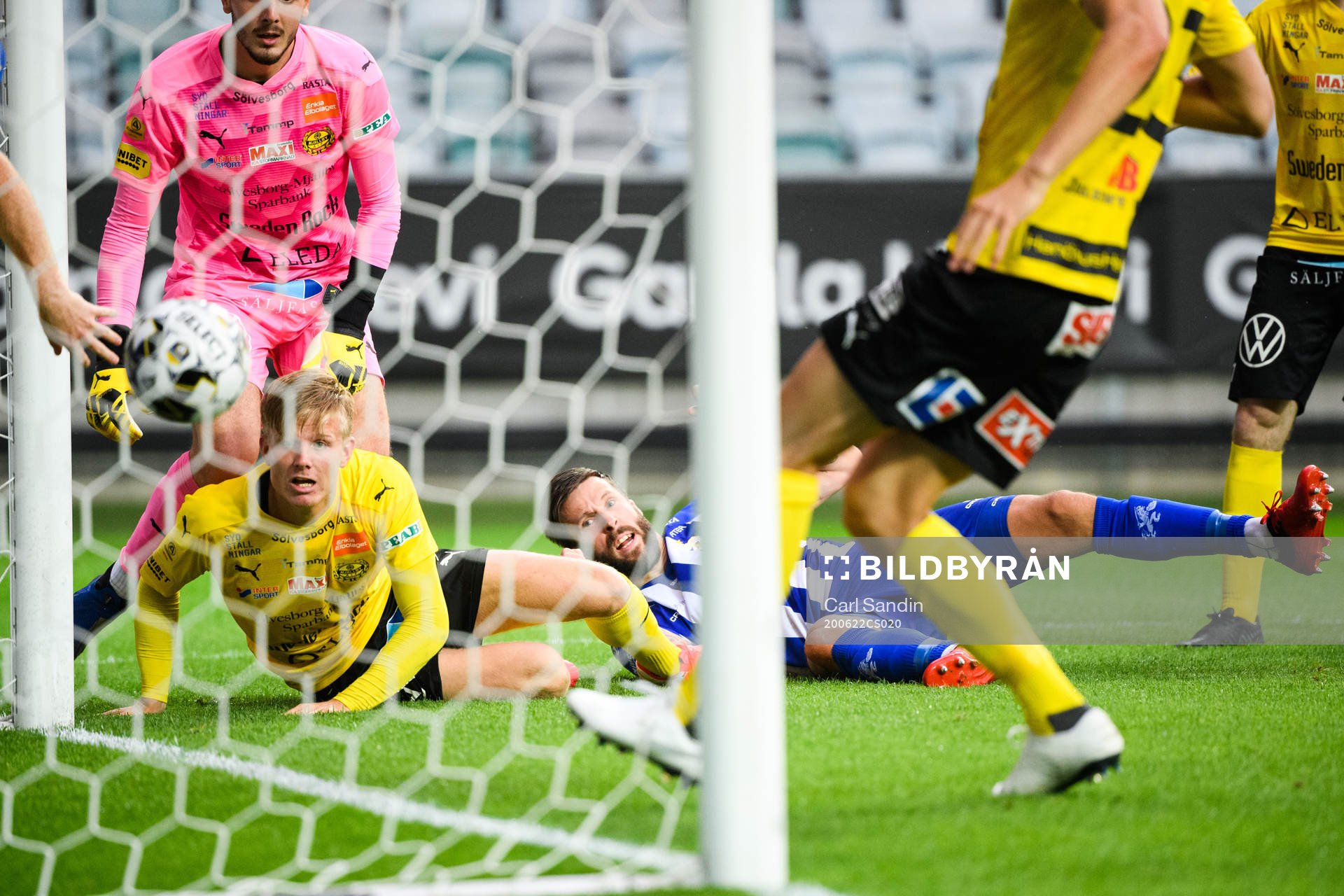 IFK Göteborgs Mattias Bjärsmyr gör 1-1 under fotbollsmatchen i Allsvenskan mellan IFK Göteborg och Mjällby den 22 juni 2020 i Göteborg.